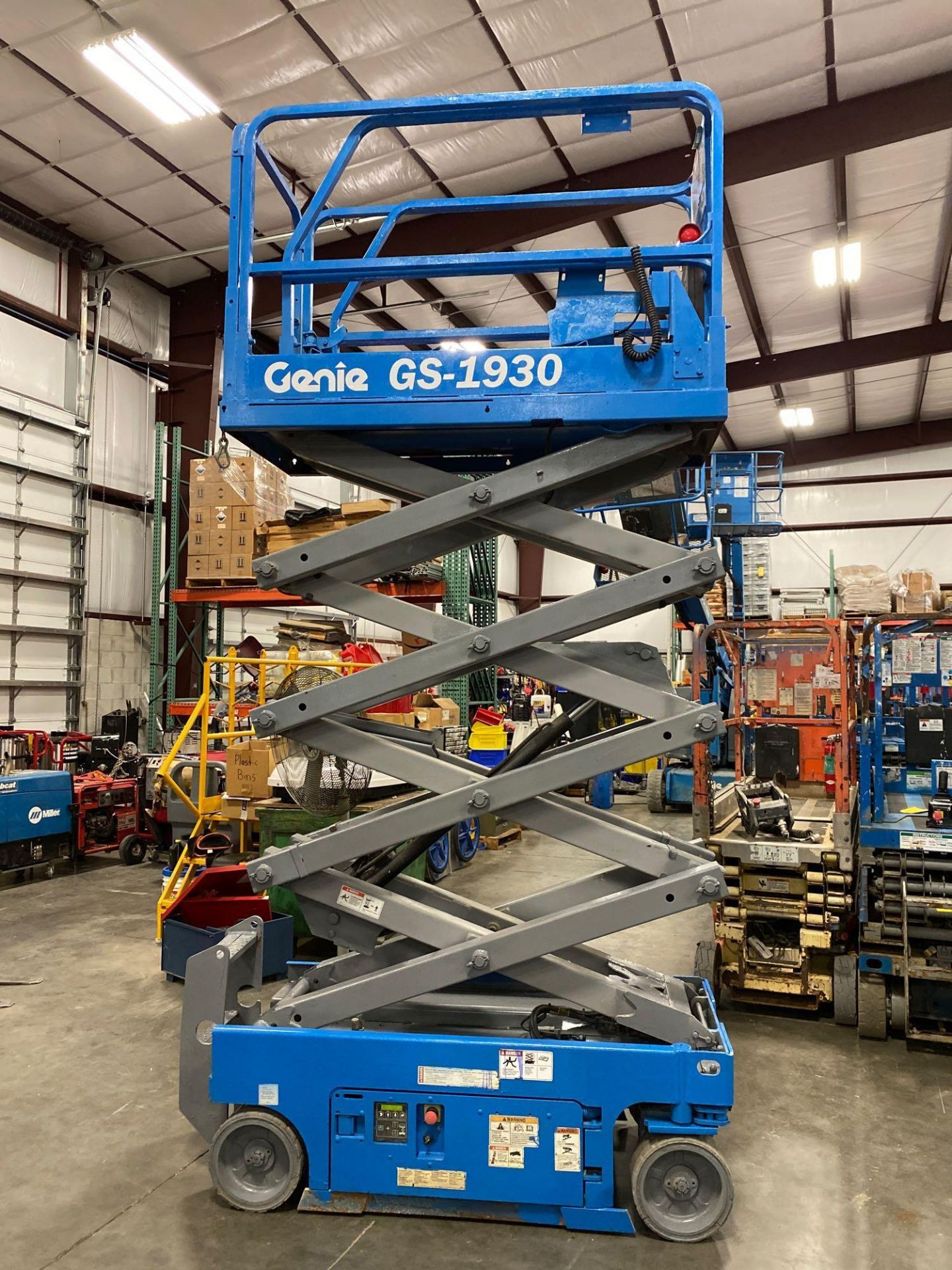 2013 GENIE GS-1930 ELECTRIC SCISSOR LIFT, 19' PLATFORM HEIGHT, SELF PROPELLED, BUILT IN BATTERY CHAR - Image 7 of 7