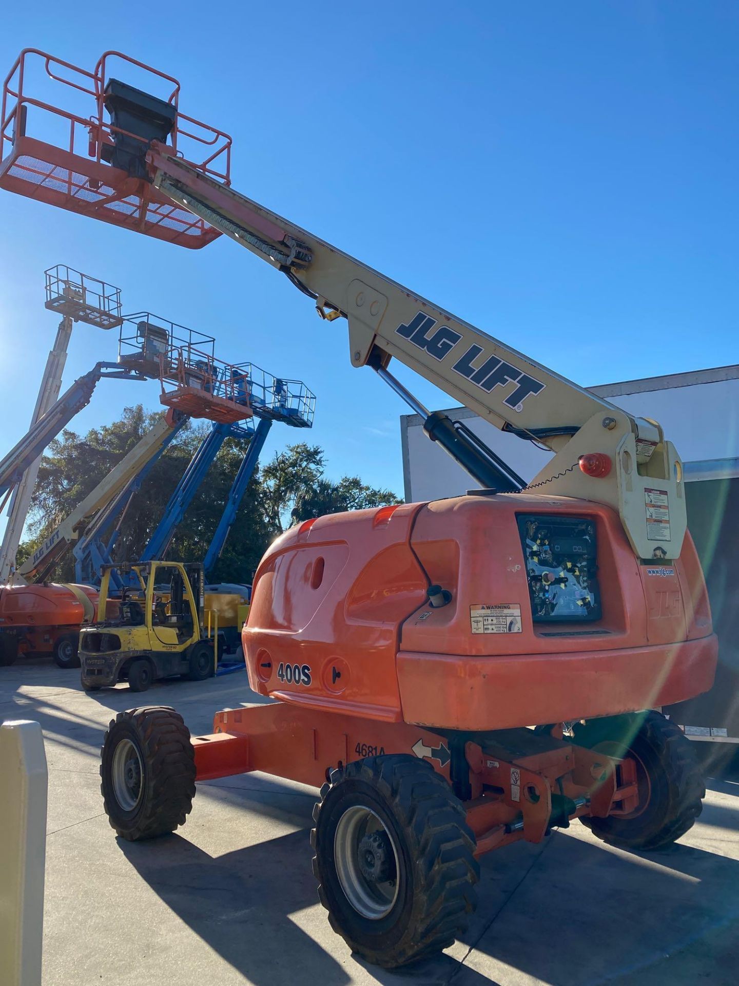 JLG 400S DIESEL MAN LIFT, 40’ REACH, FOAM FILLED TIRES, RUNS AND OPERATES - Image 7 of 10