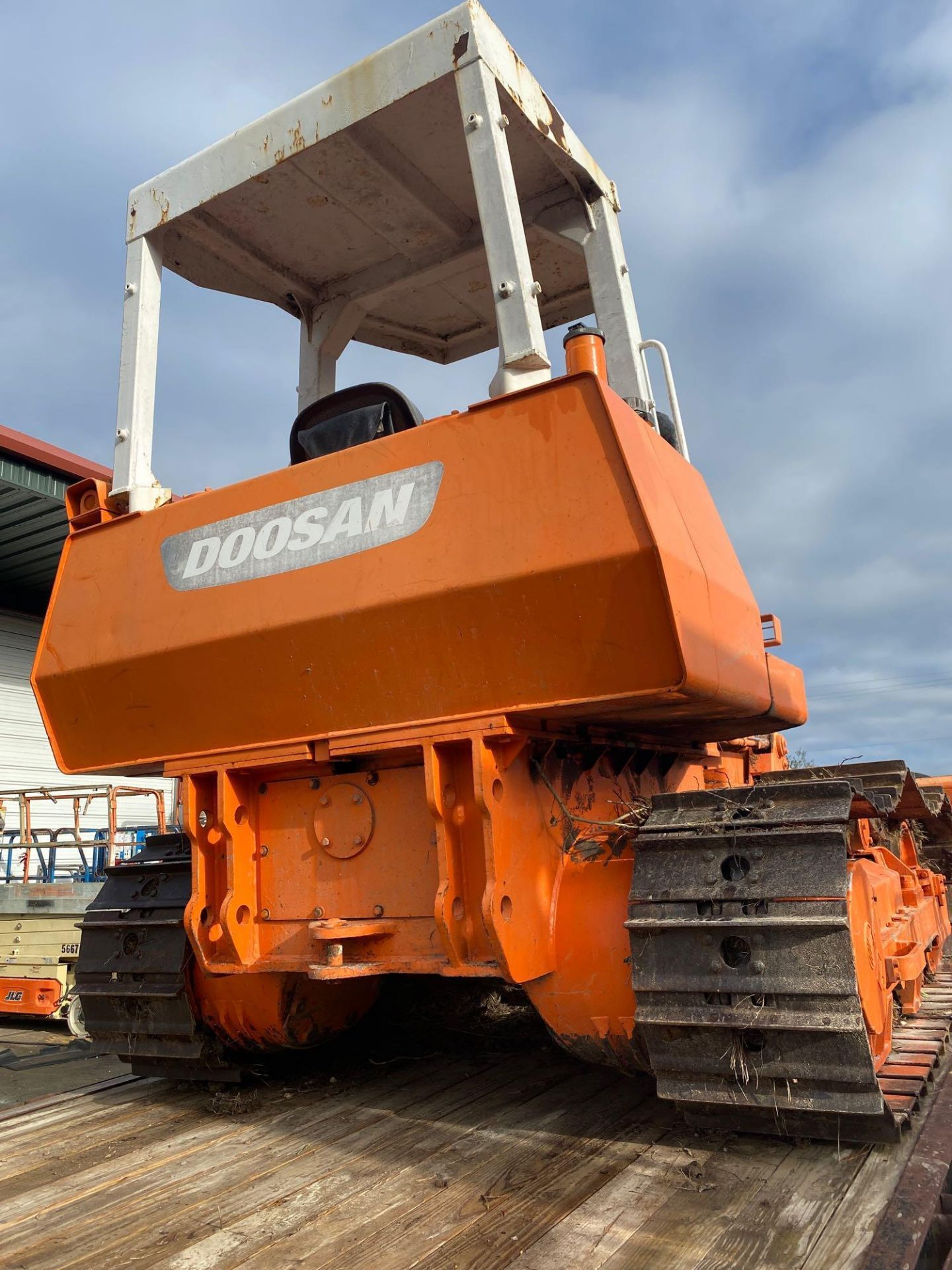 DD80L BULLDOZER, DIESEL, 19,000LB OPERATING WEIGHT, 6-WAY BLADES - Image 3 of 12