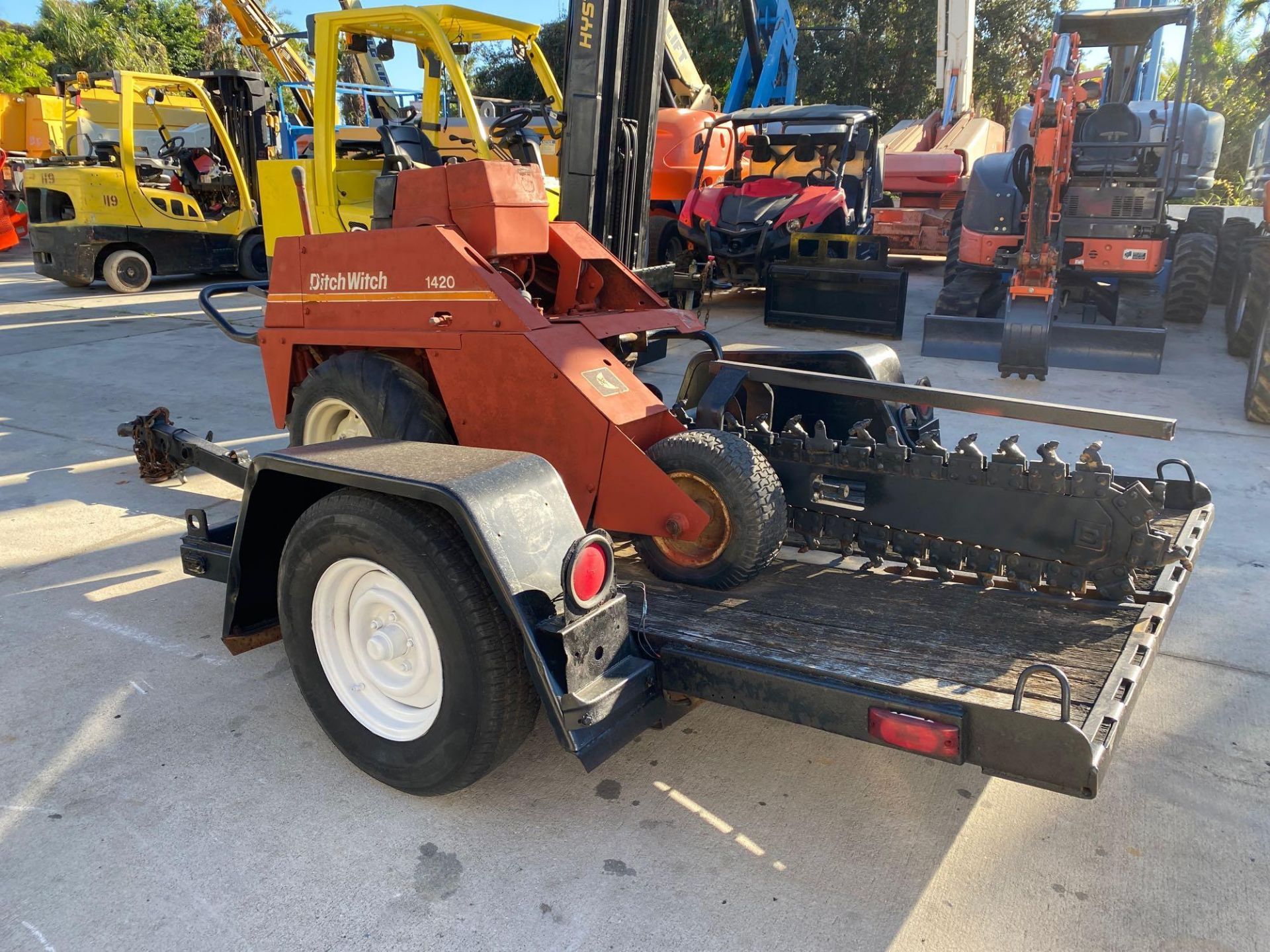 DITCH WITCH 1420 RUBBER TIRED TRENCHER WITH SUPPORT TRAILER, RUNS AND OPERATES*BILL OF SALE ON TRAIL