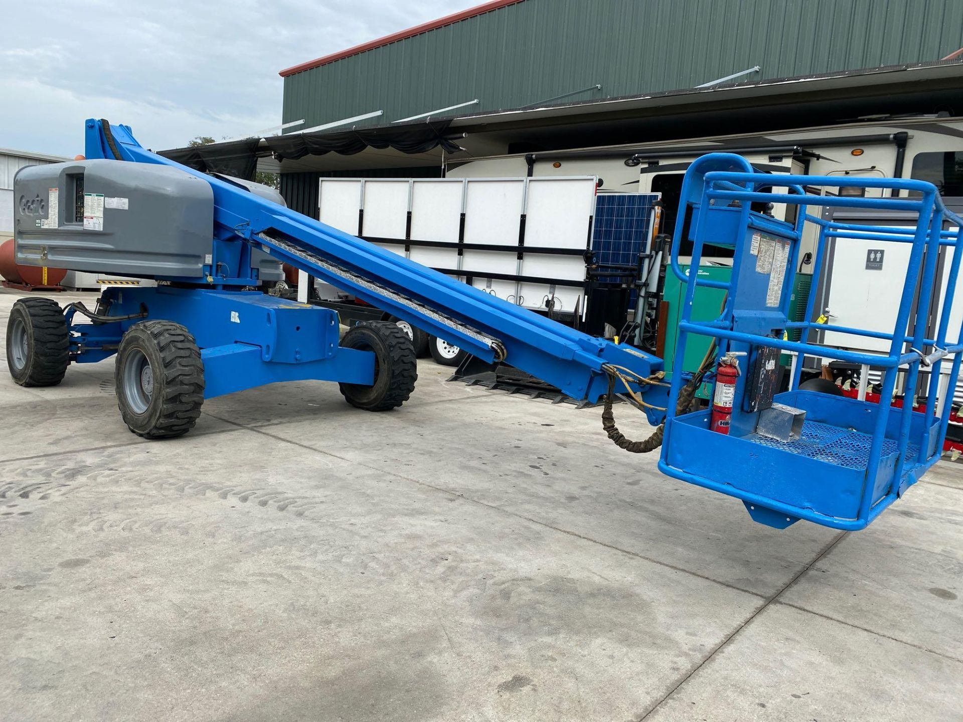 GENIE S-40 BOOM LIF, 40’ PLATFORM HEIGHT, DIESEL, 4x4, RUNS AND OPERATES