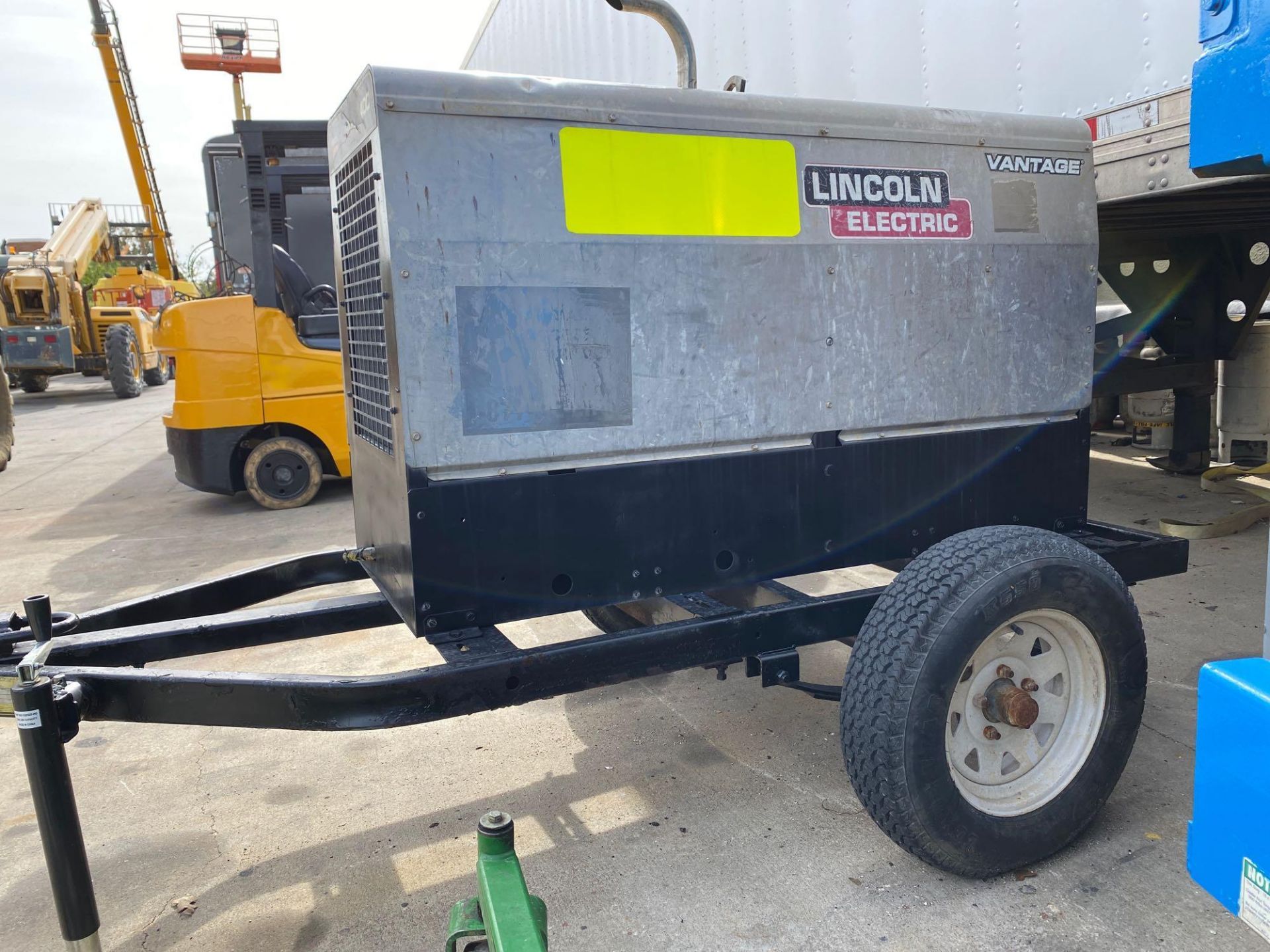 2013 LINCOLN ELECTRIC VANTAGE 4000 TRAILER MOUNTED DIESEL WELDER, RUNS AND OPERATES - Image 4 of 5
