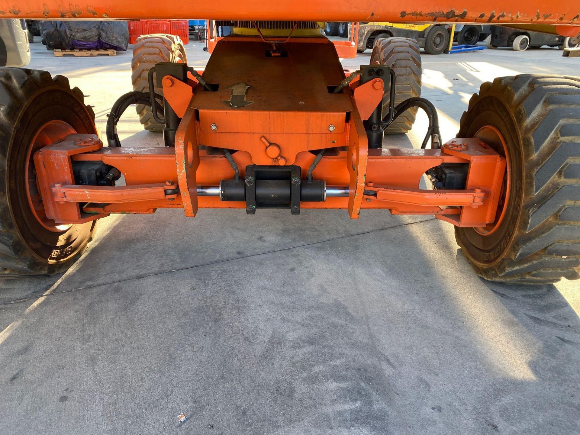 JLG 400S DIESEL MAN LIFT, 40’ REACH, FOAM FILLED TIRES, RUNS AND OPERATES - Image 4 of 10