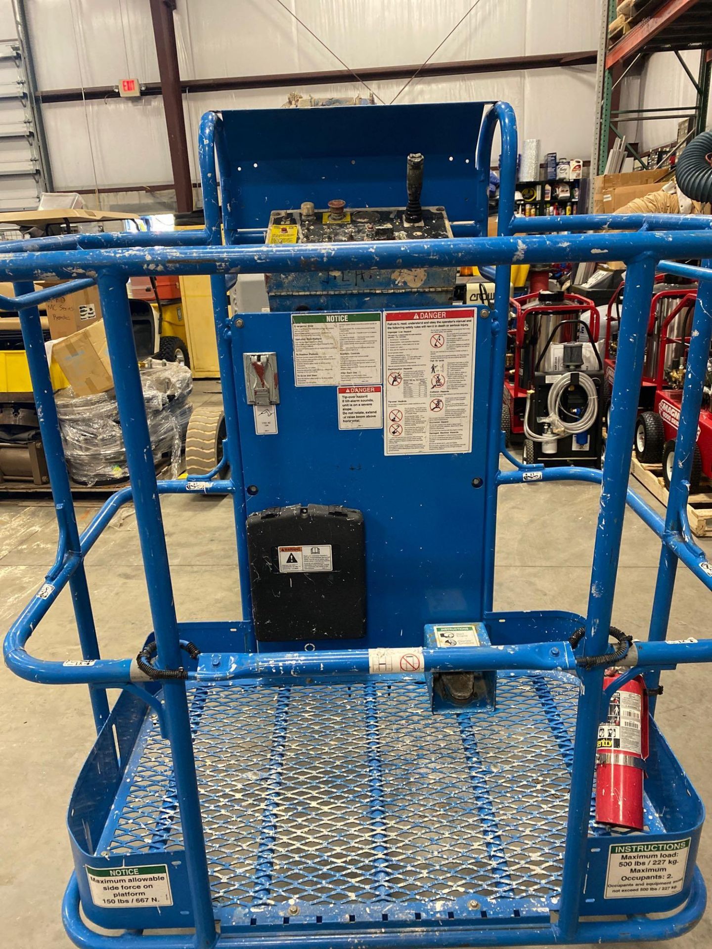 GENIE Z34-22 ARTICULATING ELECTRIC MAN LIFT, BUILT IN BATTERY CHARGER, NON MARKING TIRES - Image 3 of 5