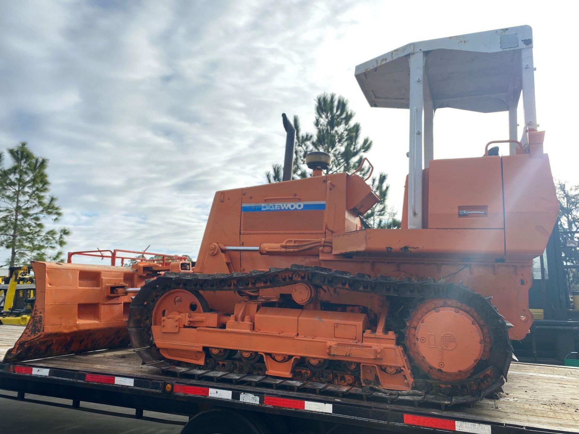 DD80L BULLDOZER, DIESEL, 19,000LB OPERATING WEIGHT, 6-WAY BLADES - Image 6 of 12