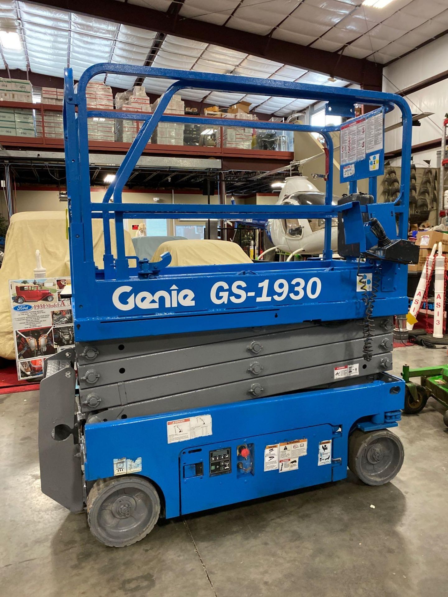 2012 GENIE ELECTRIC SCISSOR LIFT, SELF PROPELLED, 19' PLATFORM HEIGHT, BUILT IN BATTERY CHARGER, SLI