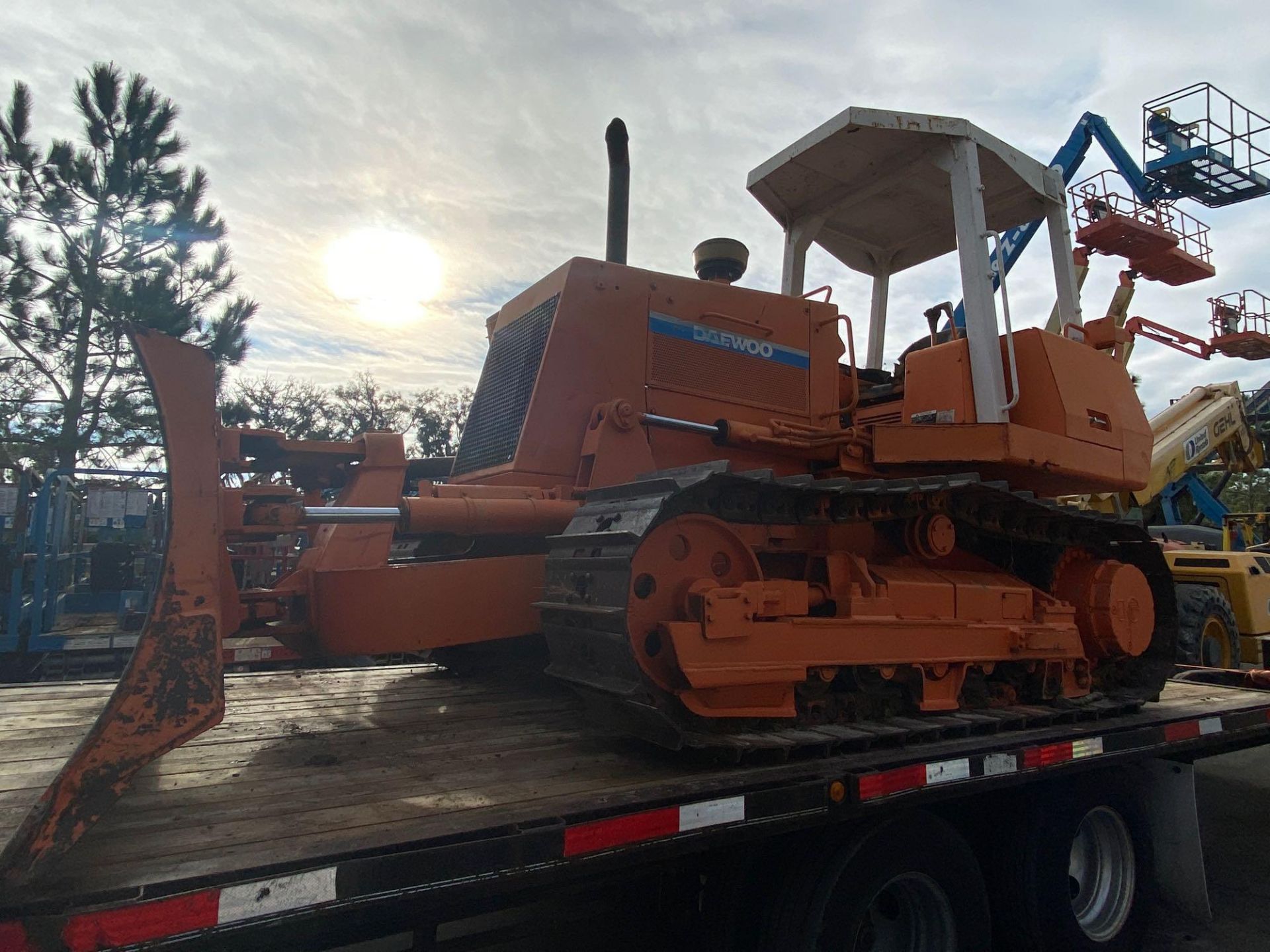 DD80L BULLDOZER, DIESEL, 19,000LB OPERATING WEIGHT, 6-WAY BLADES - Image 7 of 12