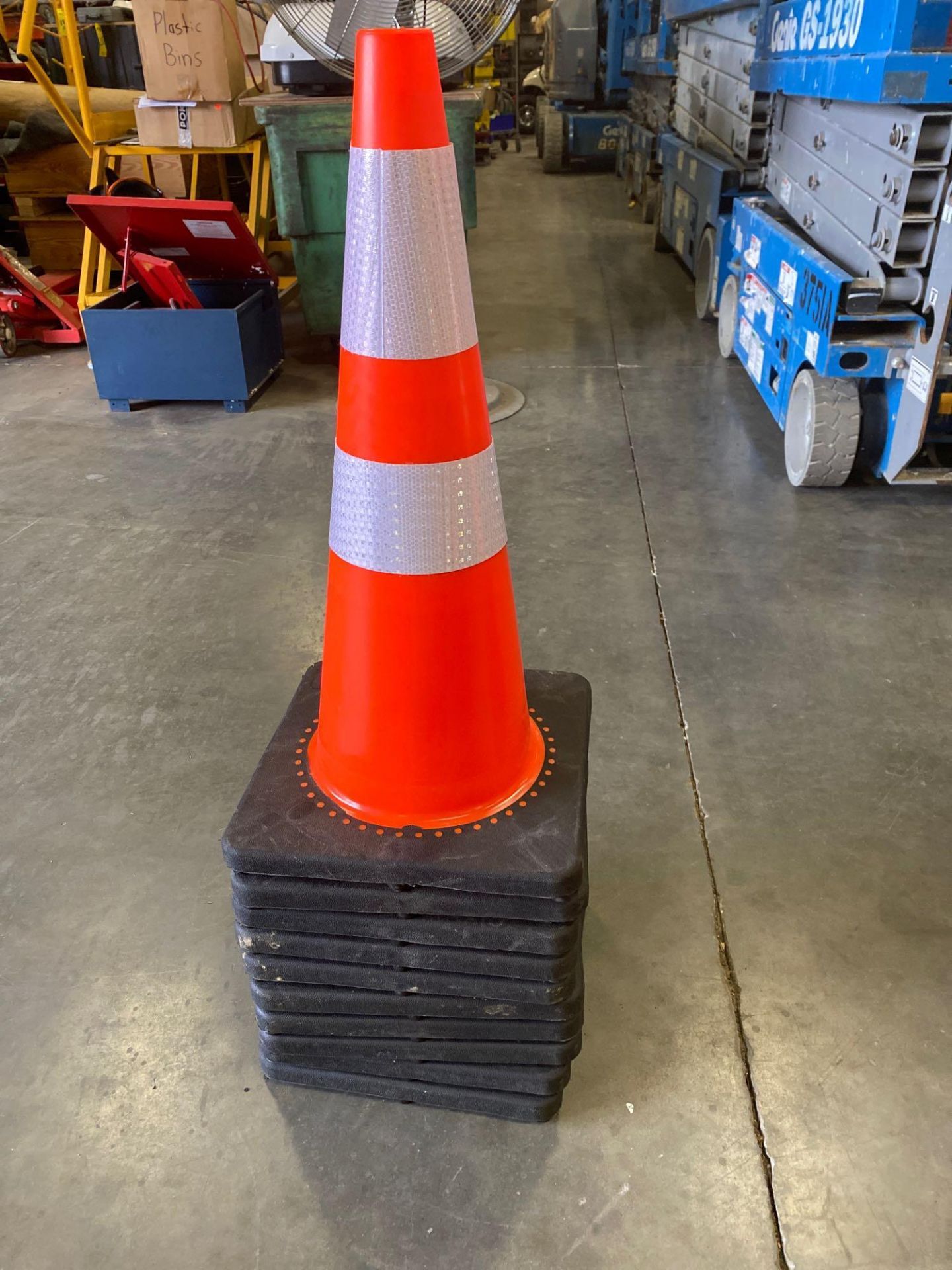 10 NEW SAFETY CONES