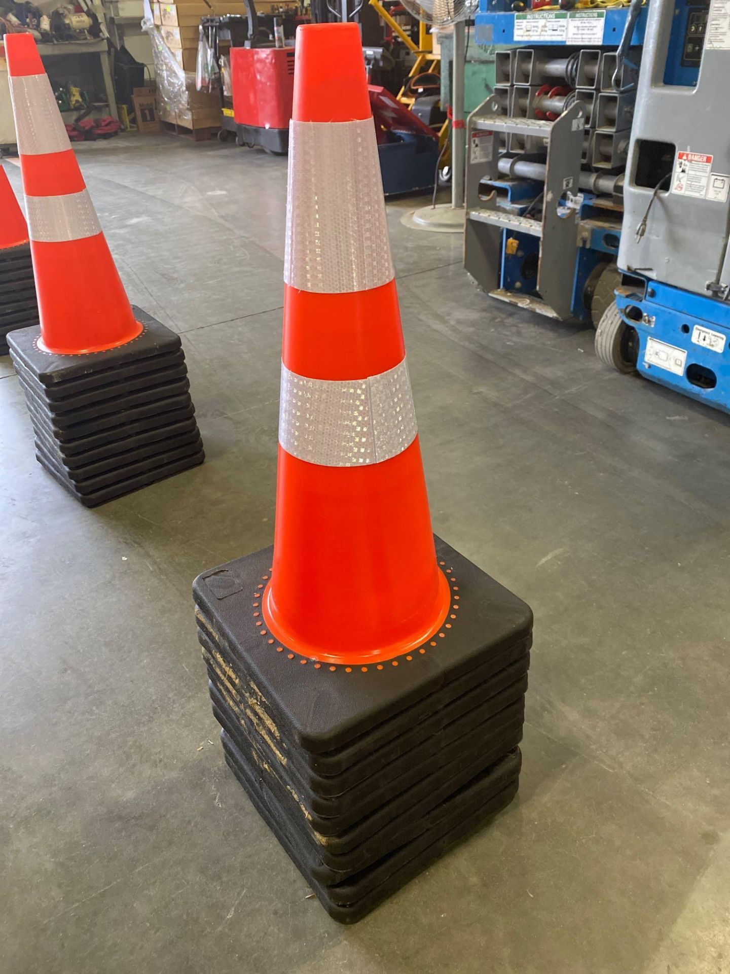 10 NEW SAFETY CONES