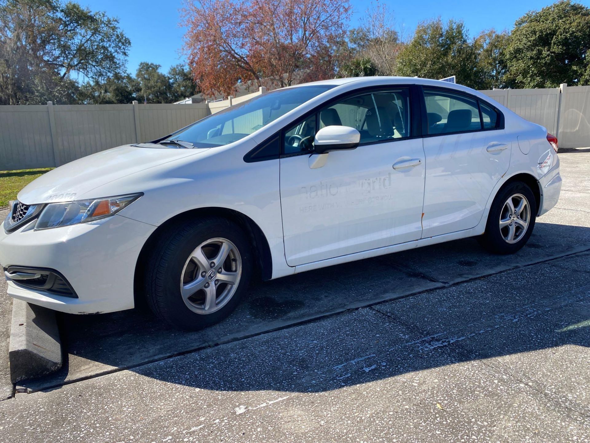 2014 HONDA CIVIC 4-DOOR SEDAN, NATURAL GAS, AUTOMATIC WINDOWS AND LOCKS, RUNS & DRIVES - Image 4 of 8