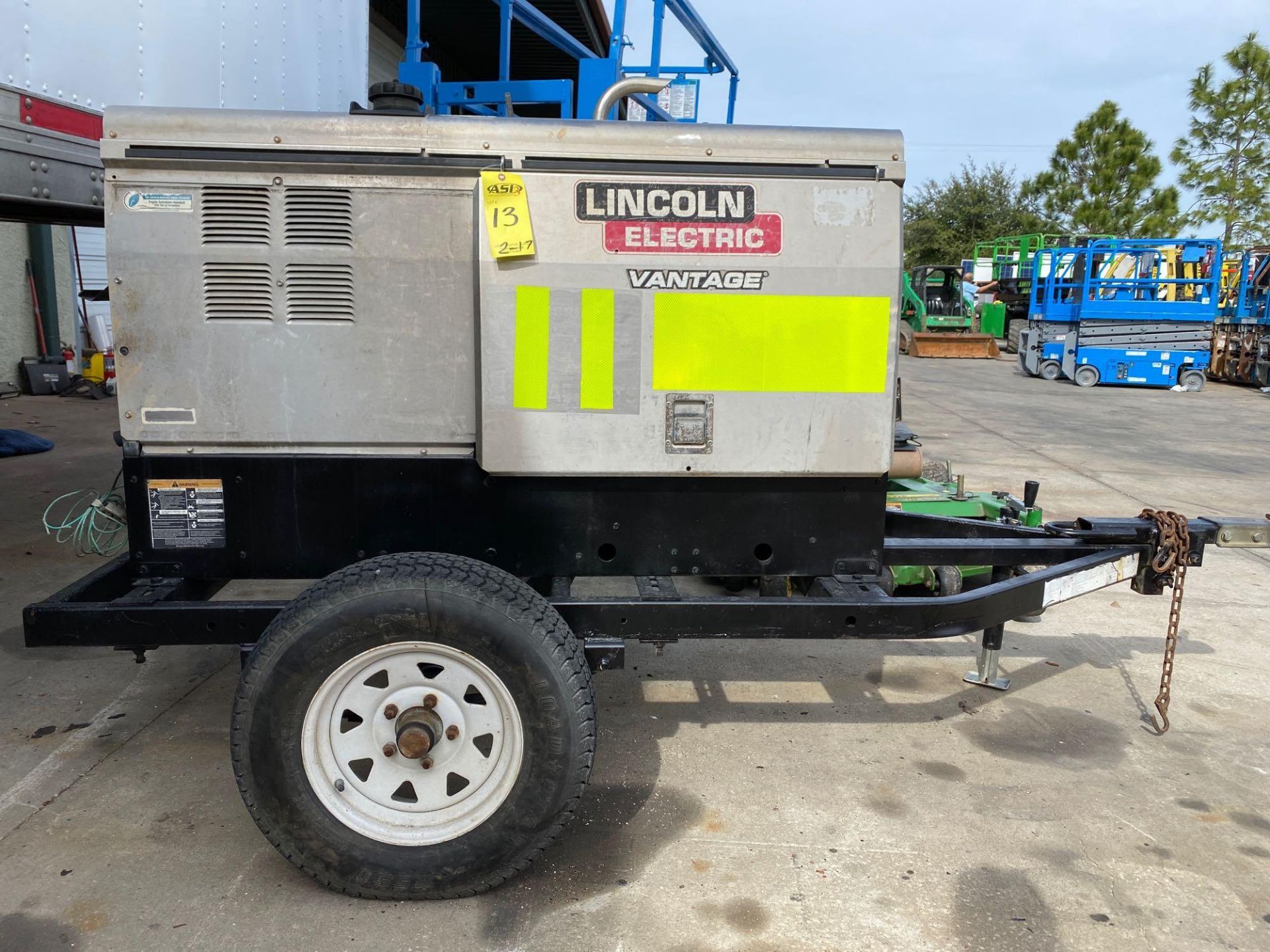 2013 LINCOLN ELECTRIC VANTAGE 4000 TRAILER MOUNTED DIESEL WELDER, RUNS AND OPERATES