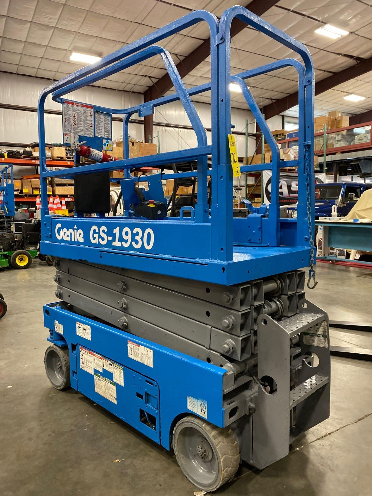 2013 GENIE GS-1930 ELECTRIC SCISSOR LIFT, 19' PLATFORM HEIGHT, SELF PROPELLED, BUILT IN BATTERY CHAR - Image 3 of 7