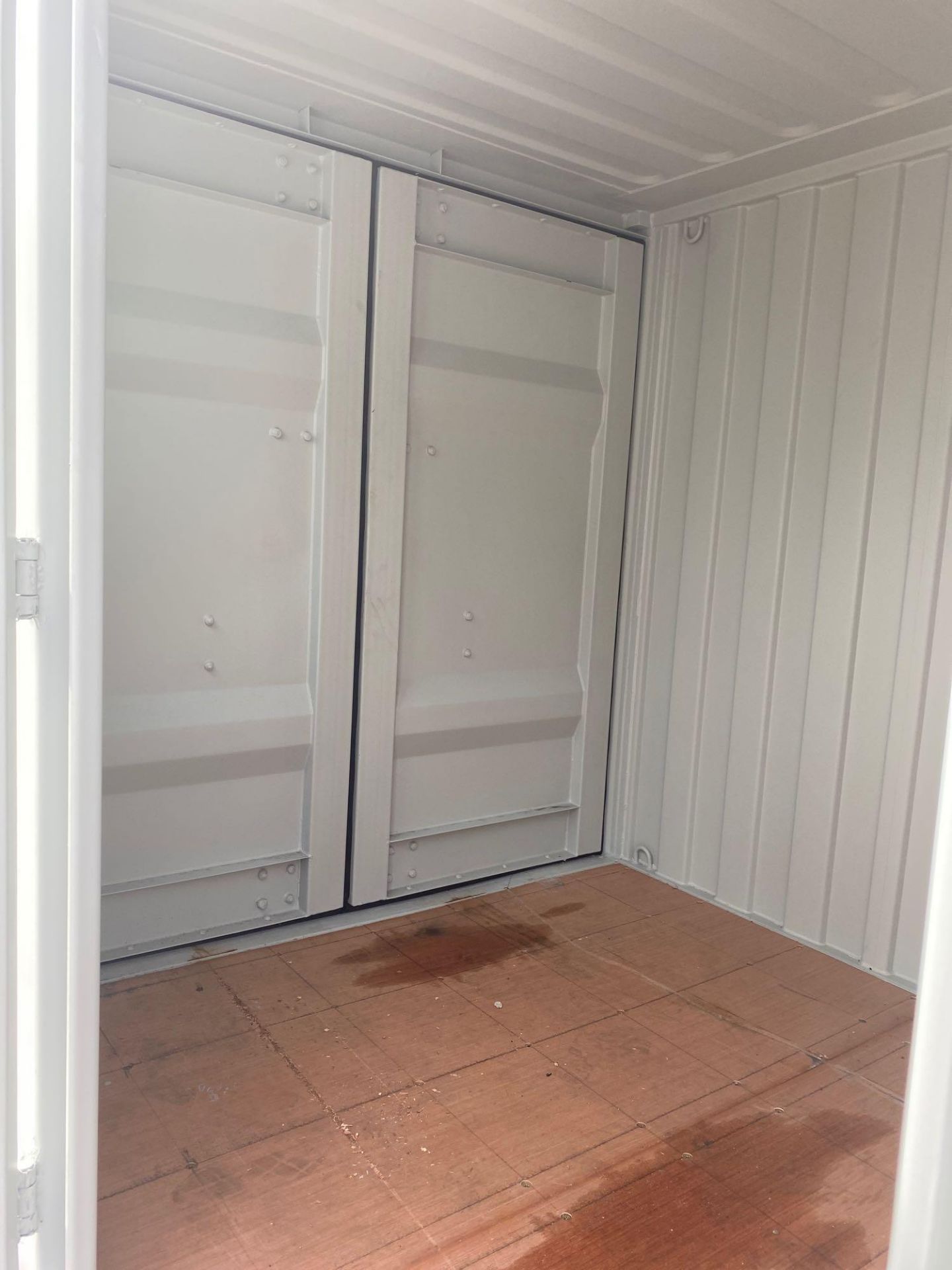 NEW 7' MOBILE OFFICE/ STORAGE CONTAINER, BARN DOORS, SIDE DOOR, WINDOW, FORK POCKETS - Image 5 of 6