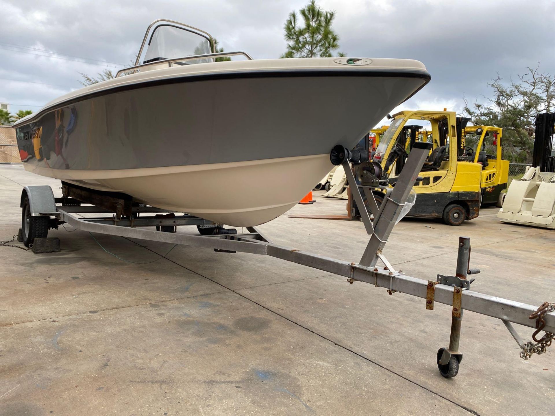 KEY WEST CENTER CONSOLE, TRAILER, RADIO, 4 STROKE 115HP, RUNS AND OPERATES - Image 7 of 21