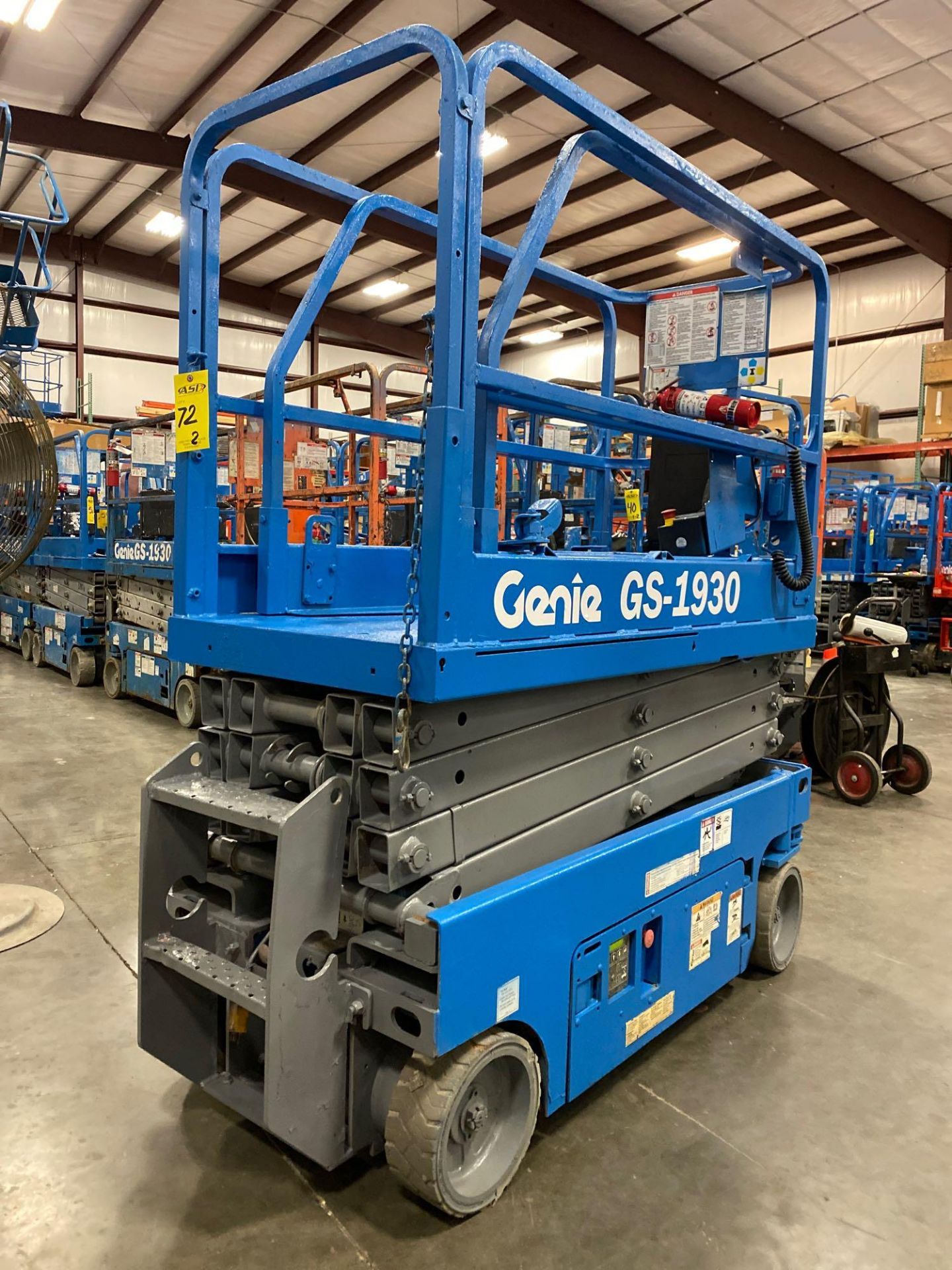 2013 GENIE GS-1930 ELECTRIC SCISSOR LIFT, 19' PLATFORM HEIGHT, SELF PROPELLED, BUILT IN BATTERY CHAR - Image 2 of 7