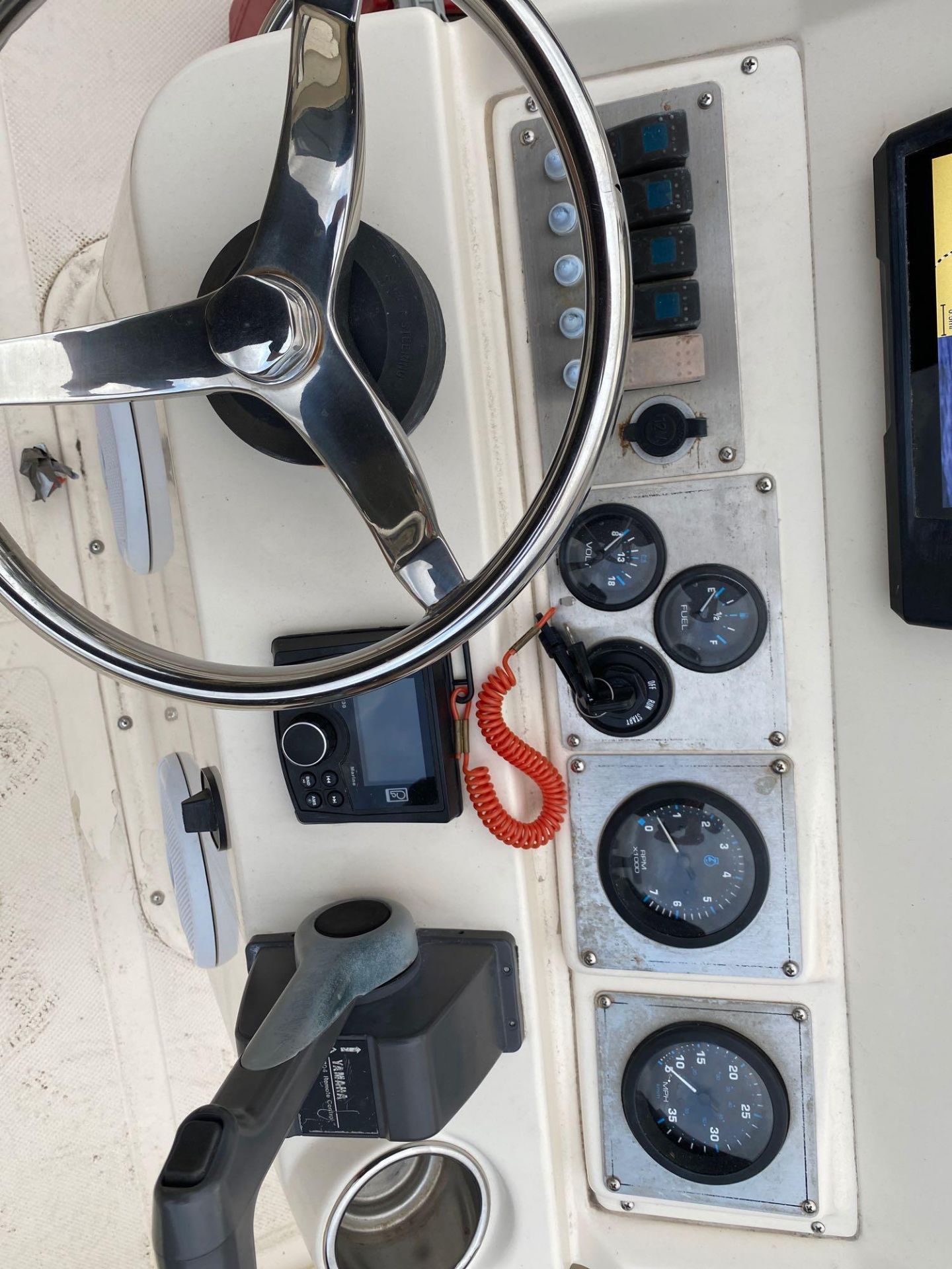 KEY WEST CENTER CONSOLE, TRAILER, RADIO, 4 STROKE 115HP, RUNS AND OPERATES - Image 18 of 21