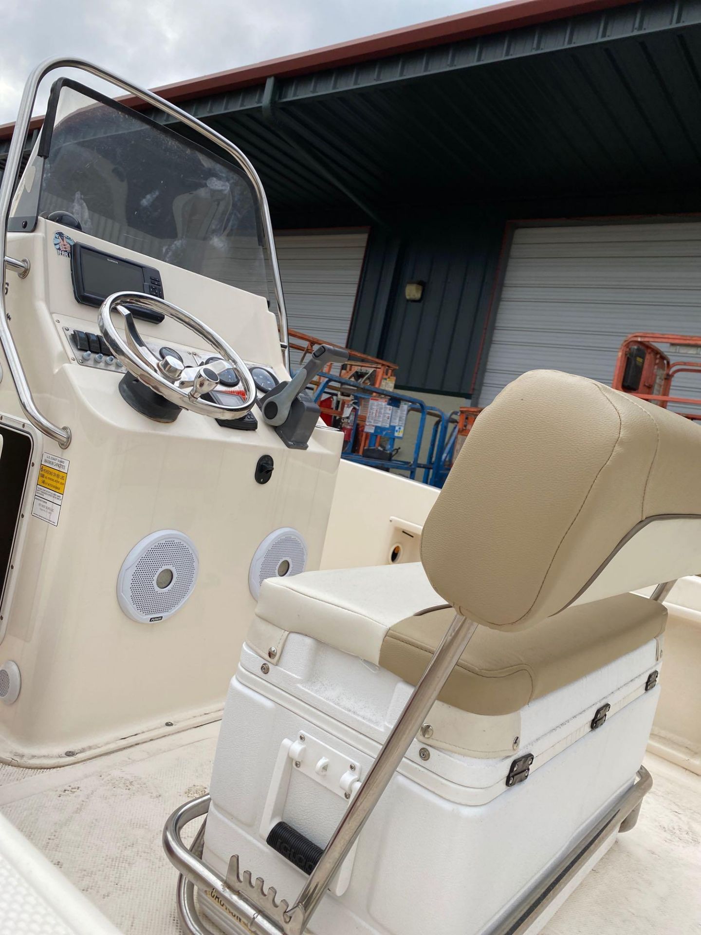 KEY WEST CENTER CONSOLE, TRAILER, RADIO, 4 STROKE 115HP, RUNS AND OPERATES - Image 11 of 21