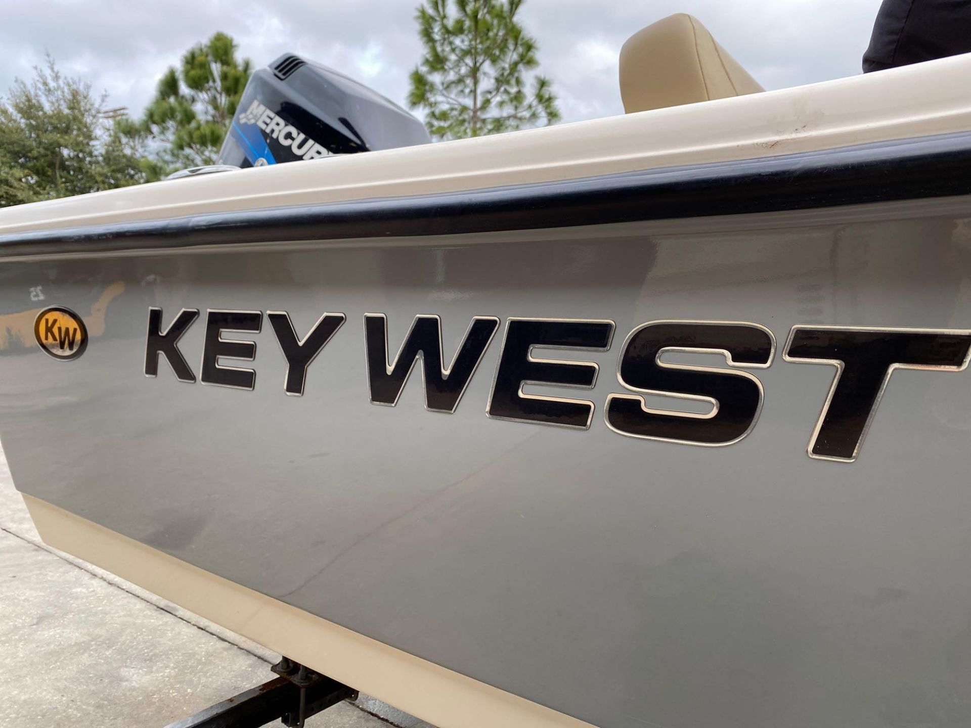 KEY WEST CENTER CONSOLE, TRAILER, RADIO, 4 STROKE 115HP, RUNS AND OPERATES - Image 21 of 21