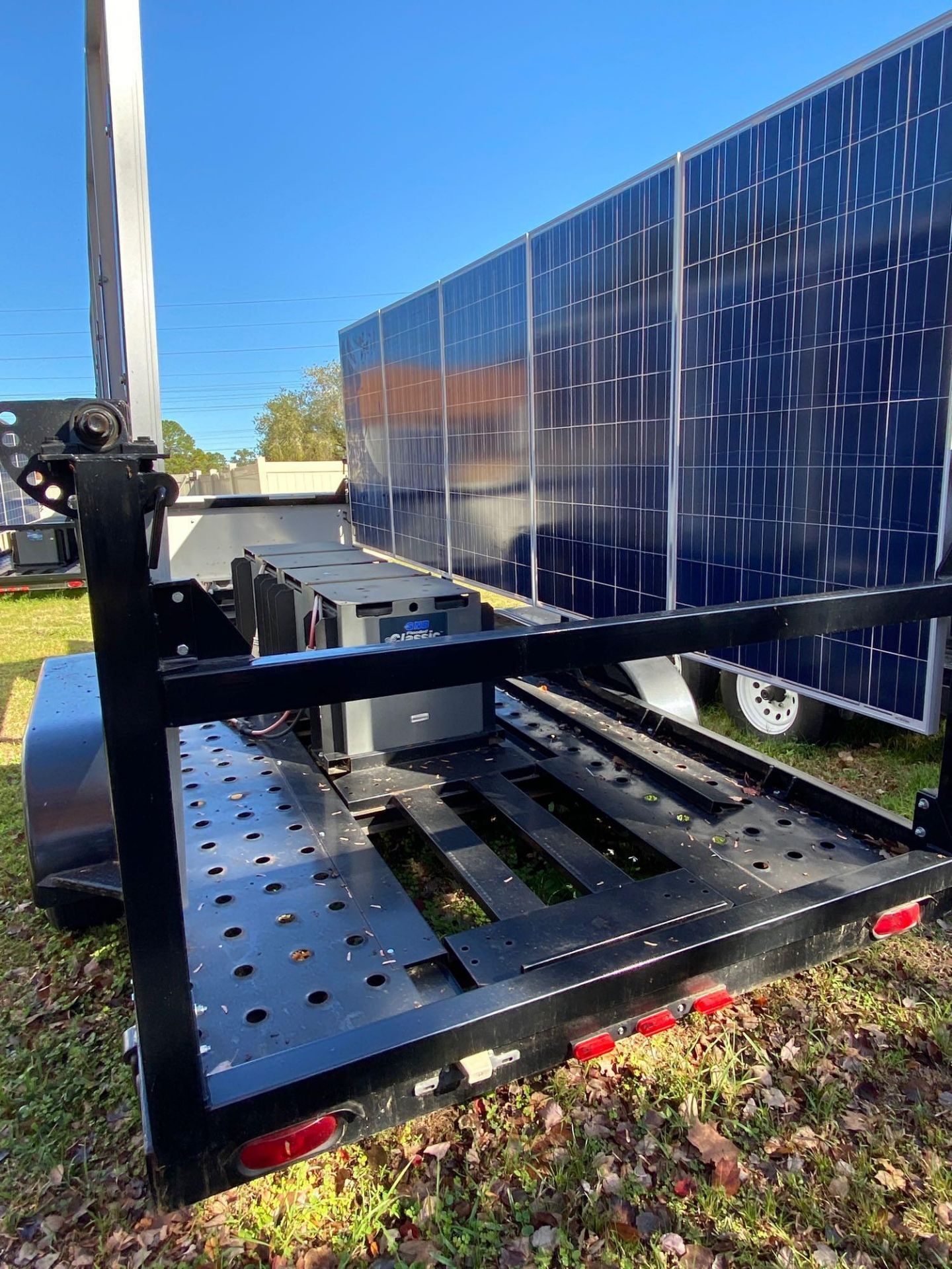 2015 (UNUSED) MOBILE SOLAR POWER GENERATOR TRAILER, DUAL 5,200 LB AXLES, TEN 250 WATT SOLAR PANELS ( - Image 10 of 10