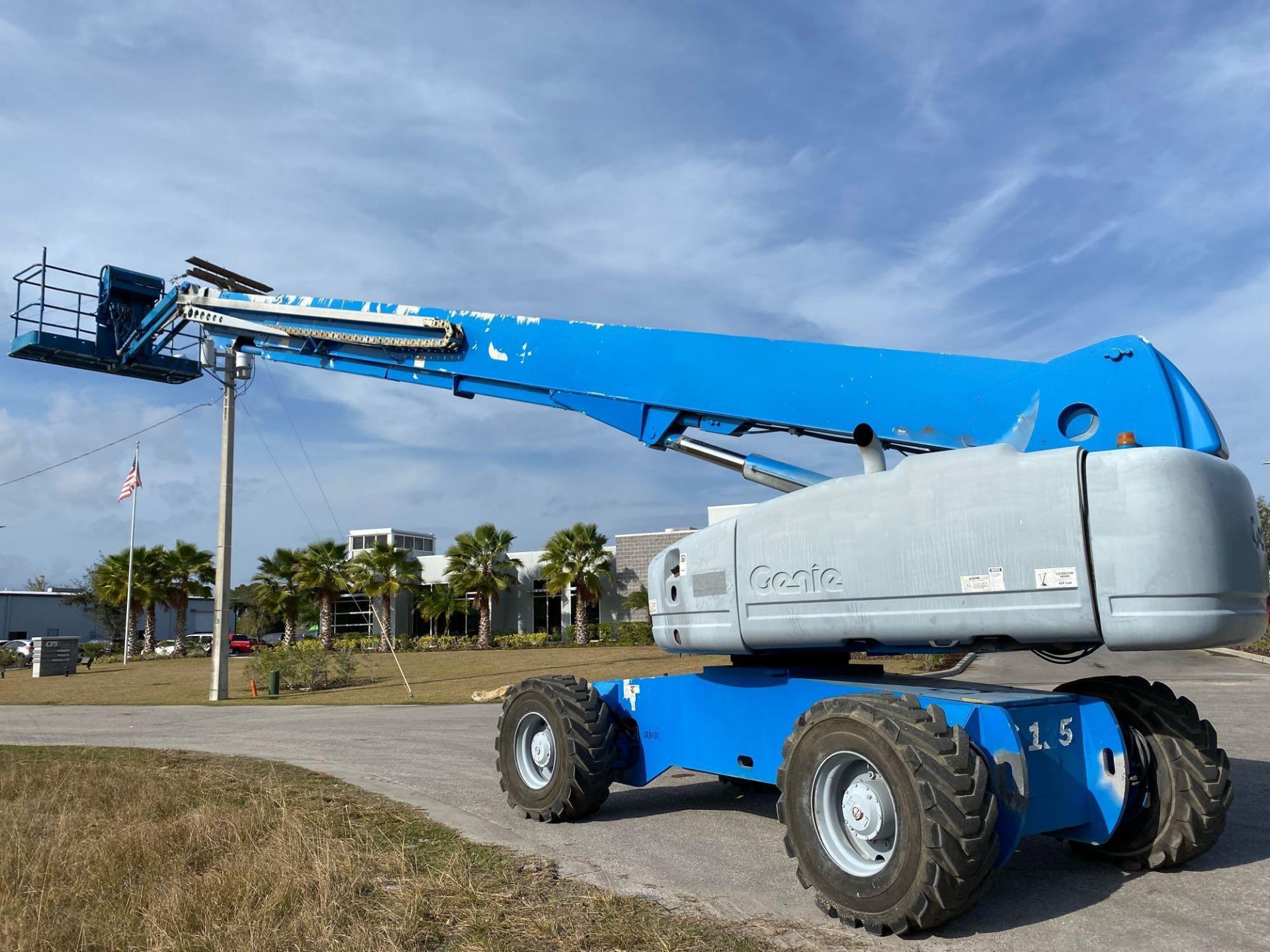 GENIE S125 BOOM LIFT 4x4, POWERED BY PERKINS DIESEL ENGINE, 125FL PLATFORM HEIGHT, RUNS AND OPERATES