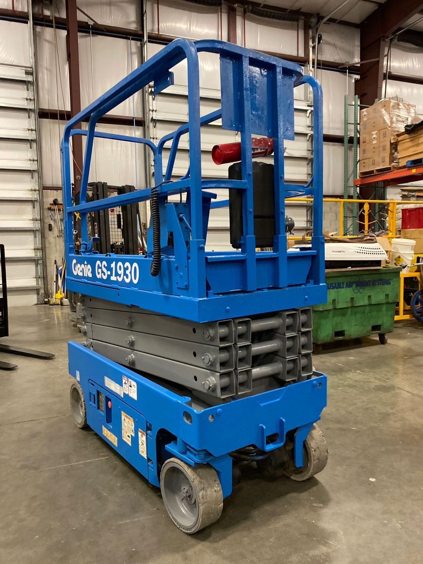 2013 GENIE GS-1930 ELECTRIC SCISSOR LIFT, 19' PLATFORM HEIGHT, SELF PROPELLED, BUILT IN BATTERY CHAR - Image 6 of 7