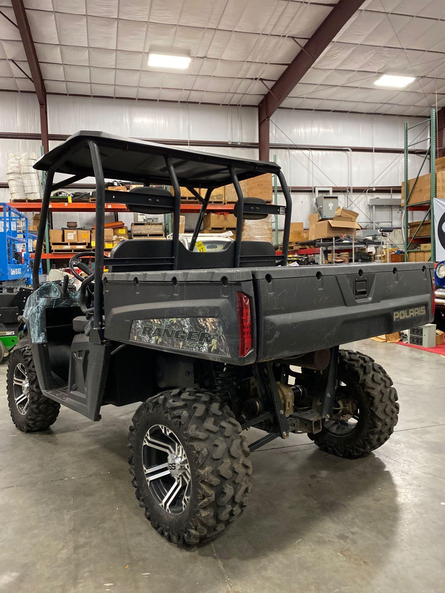 POLARIS RANGER 700 EFI UTV, DUMP BED, 1,075 HOURS SHOWING, MOSSY OAK CAMO, GAS POWERED, RUNS AND DRI - Image 5 of 6