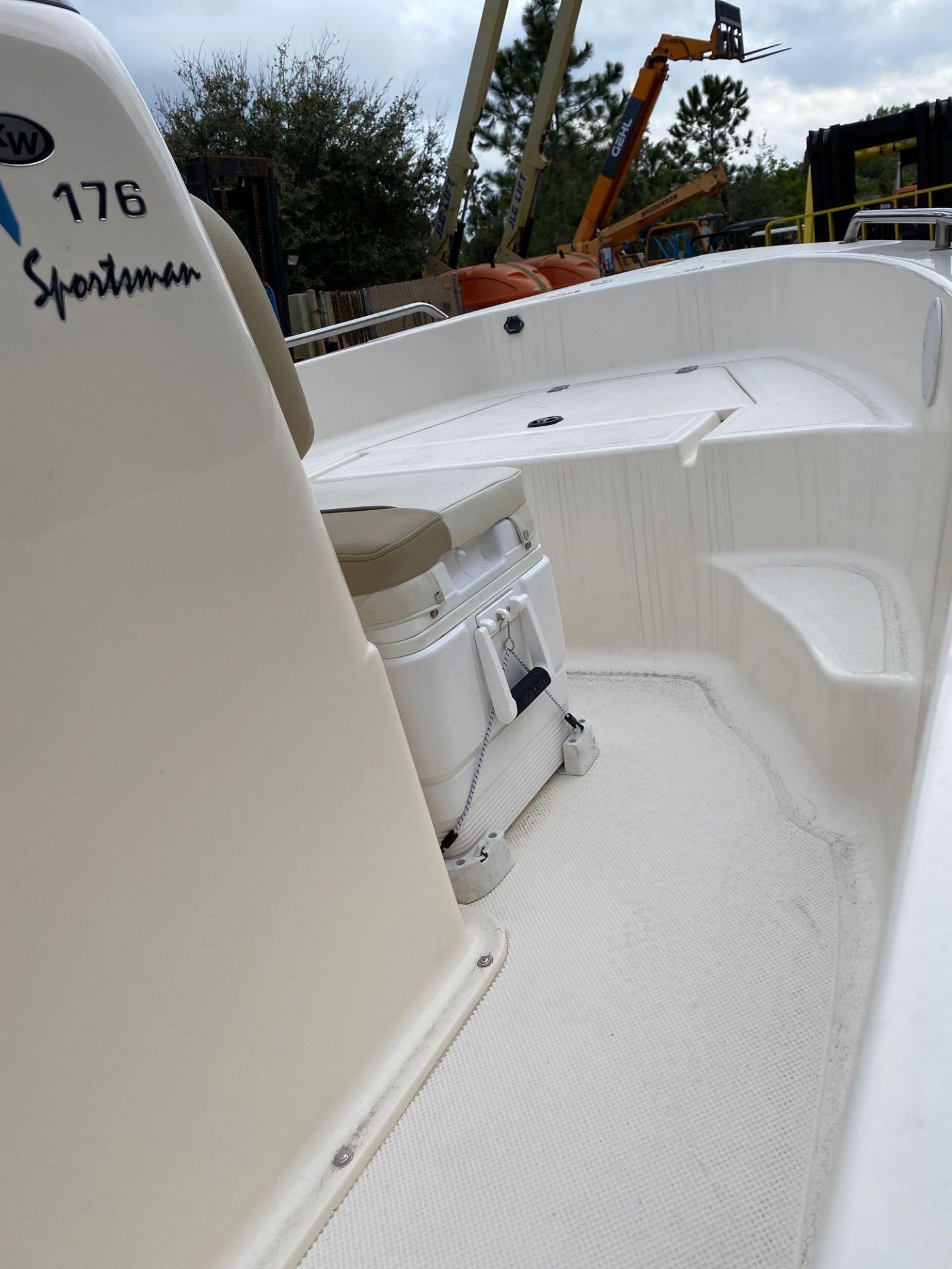 KEY WEST CENTER CONSOLE, TRAILER, RADIO, 4 STROKE 115HP, RUNS AND OPERATES - Image 20 of 21