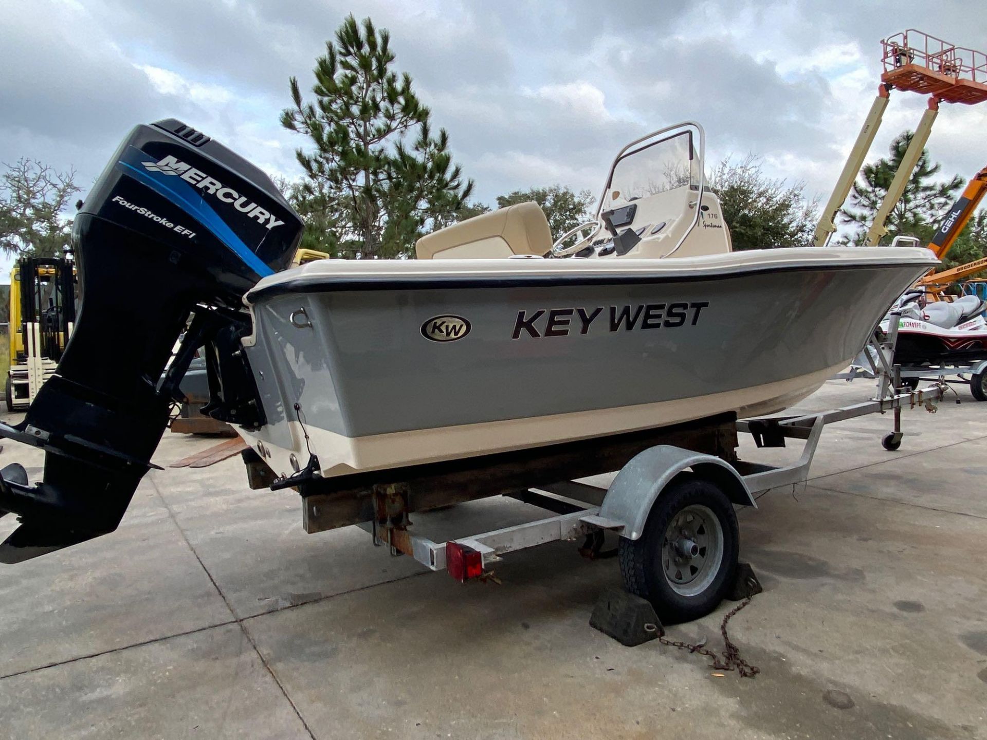 KEY WEST CENTER CONSOLE, TRAILER, RADIO, 4 STROKE 115HP, RUNS AND OPERATES - Image 5 of 21