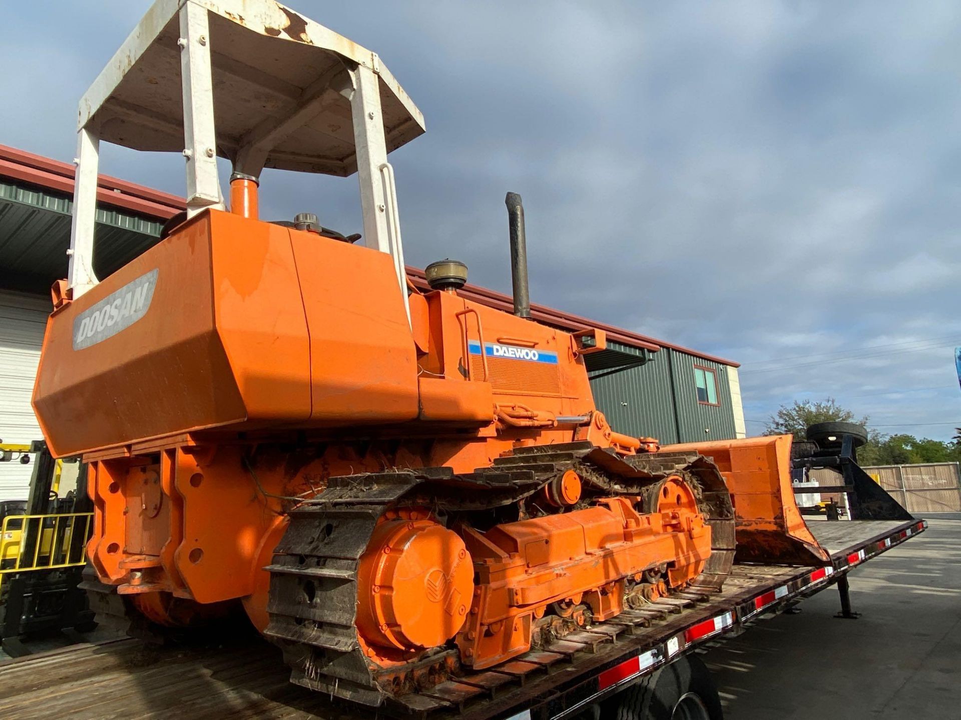 DD80L BULLDOZER, DIESEL, 19,000LB OPERATING WEIGHT, 6-WAY BLADES - Image 2 of 12