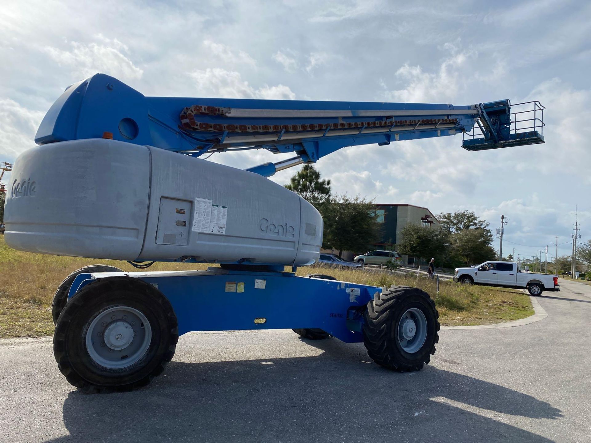 GENIE S125 BOOM LIFT 4x4, POWERED BY PERKINS DIESEL ENGINE, 125FL PLATFORM HEIGHT, RUNS AND OPERATES - Image 5 of 7