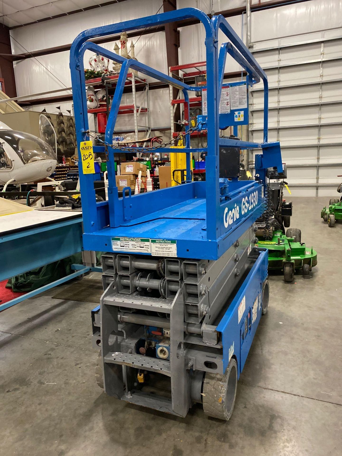2012 GENIE ELECTRIC SCISSOR LIFT, SELF PROPELLED, 19' PLATFORM HEIGHT, BUILT IN BATTERY CHARGER, SLI - Image 2 of 6