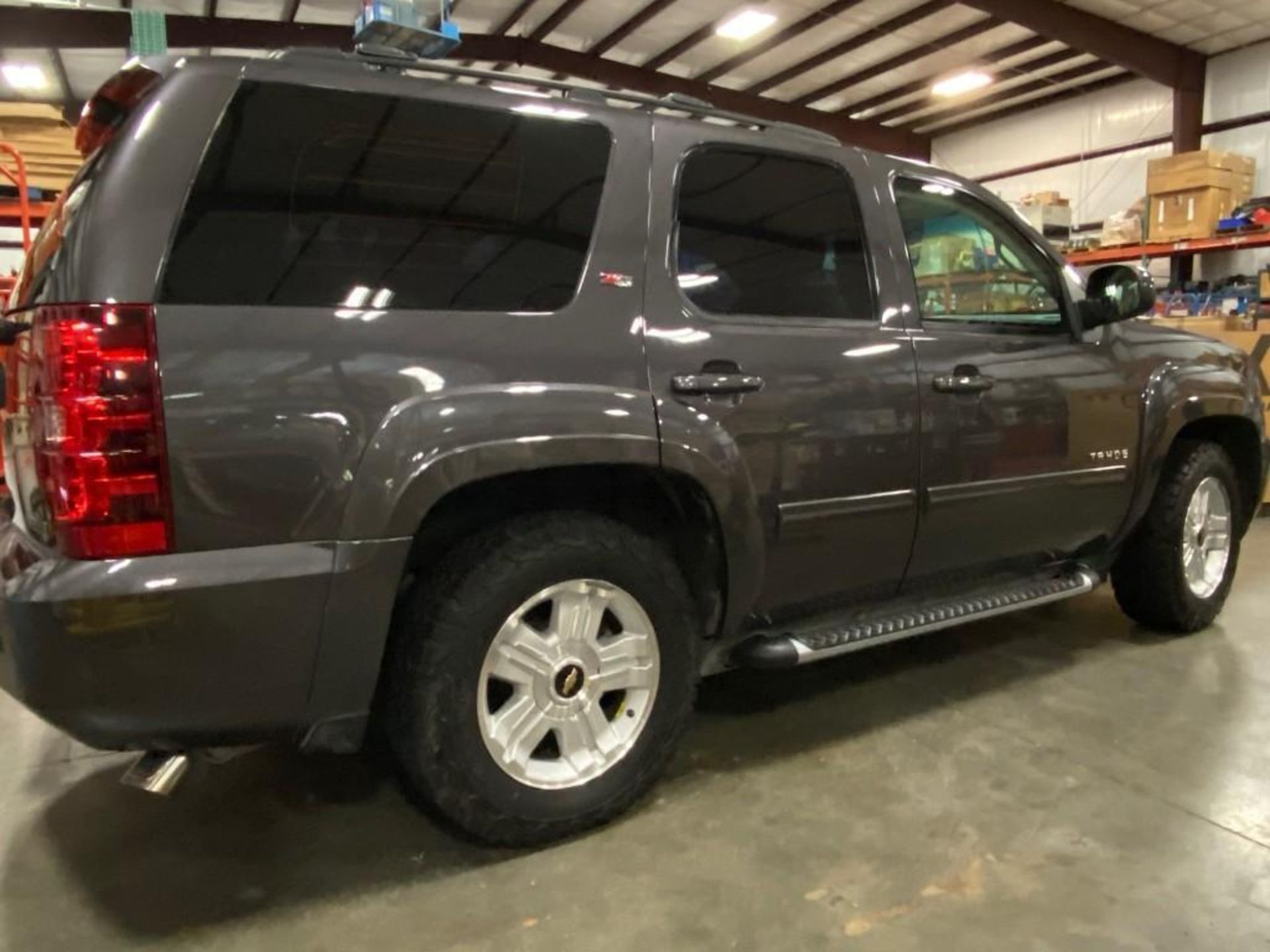 2011 ARMORED CHEVROLET TAHOE LTZ Z71, 4X4, ARMORED IAC LEVEL 5 NIJ III+  B6+, APPROX. 41,700 MILES - Image 6 of 20