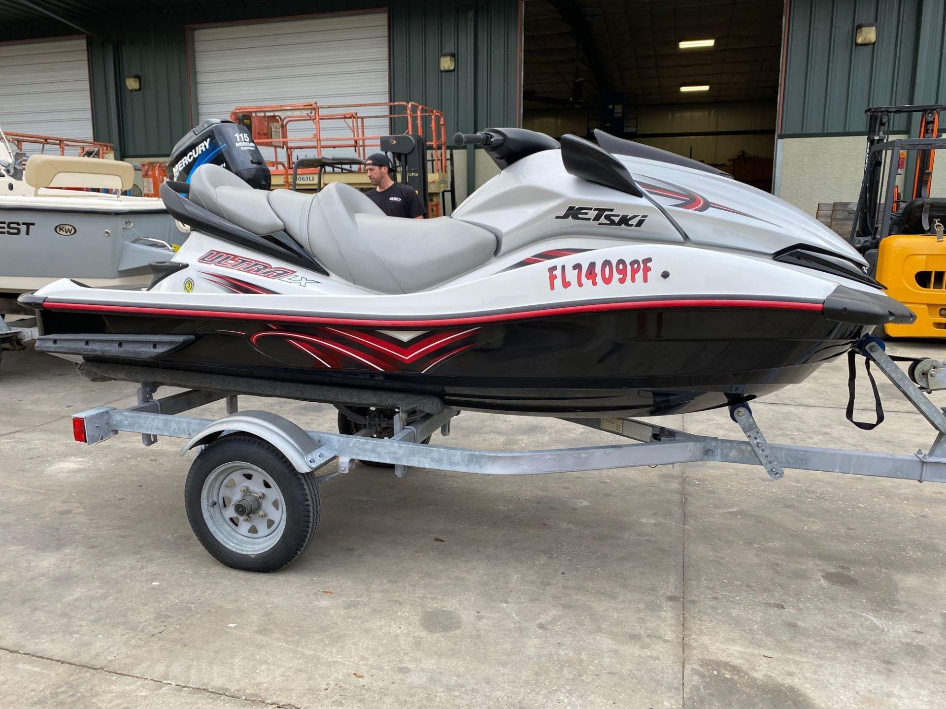 2011 KAWASAKI WAVERUNNER WITH TRAILER, RUNS AND OPERATES, 60 HRS SHOWING - Image 6 of 10