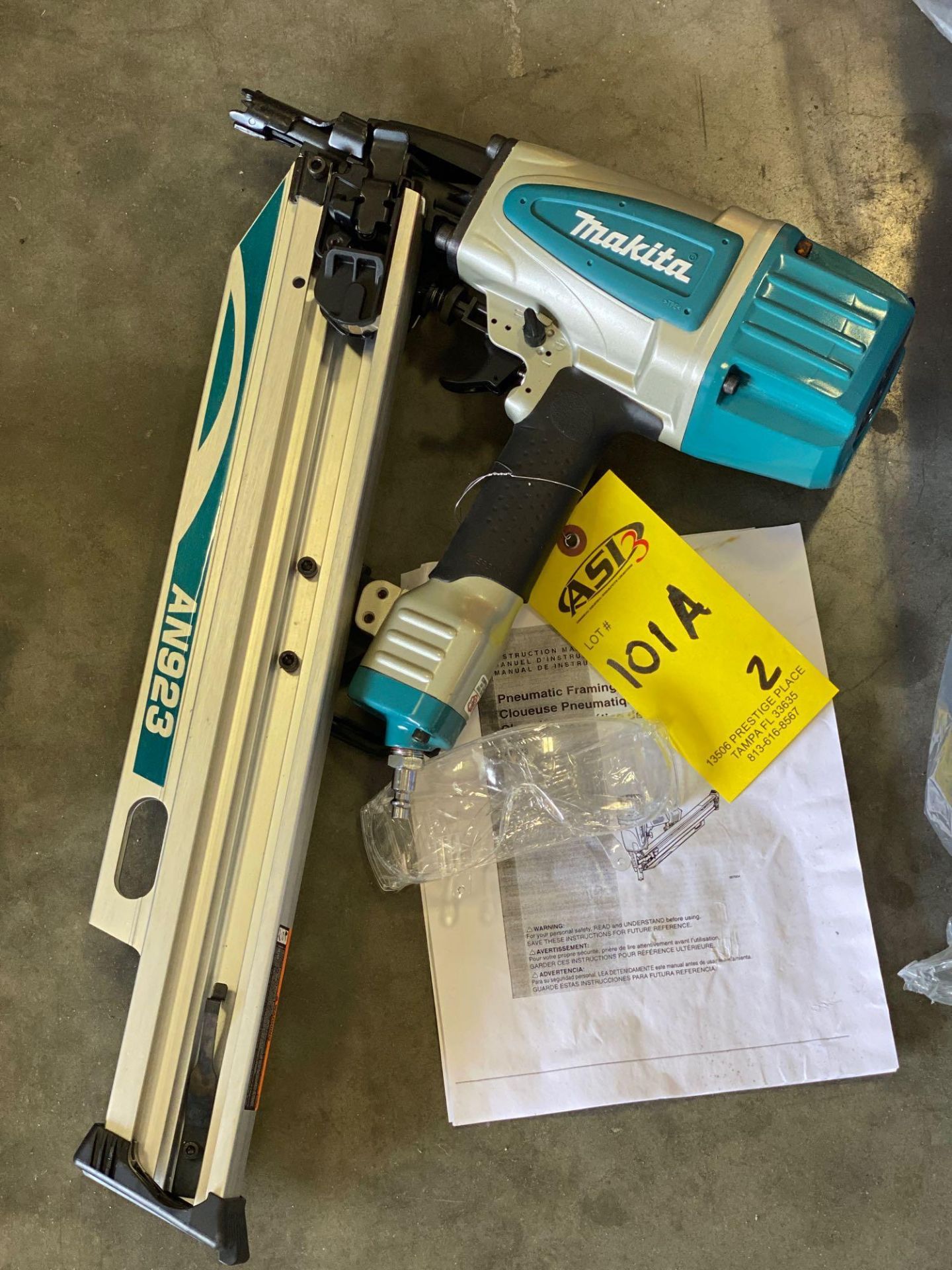 MAKITA PNEUMATIC FRAMING NAILER WITH ACCESORIES