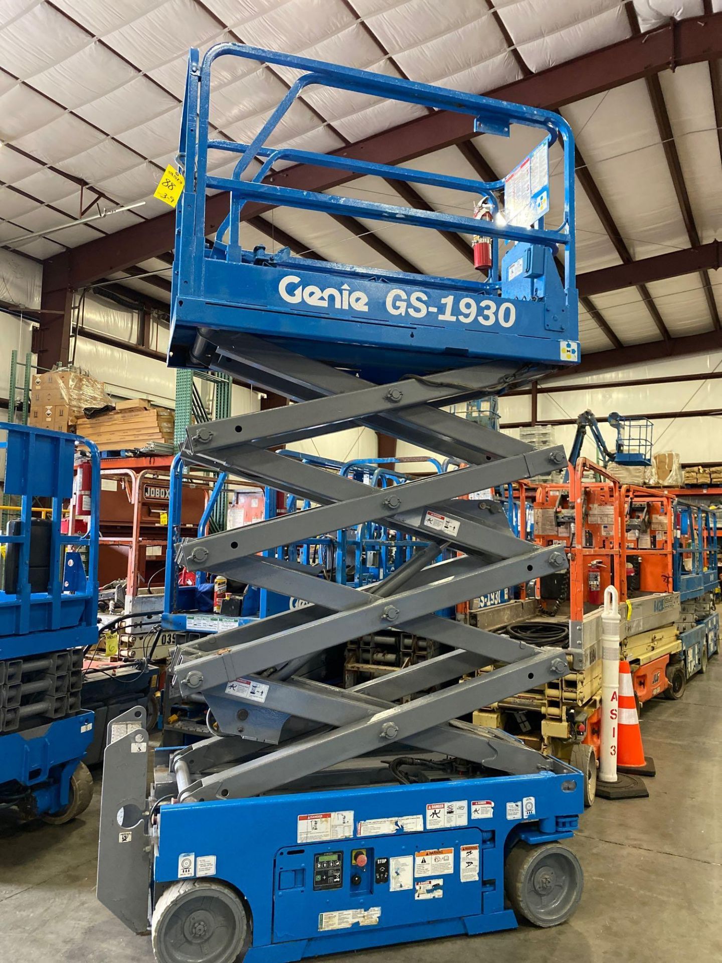 2012 GENIE GS1930 ELECTRIC SCISSOR LIFT, SELF PROPELLED, BUILT IN