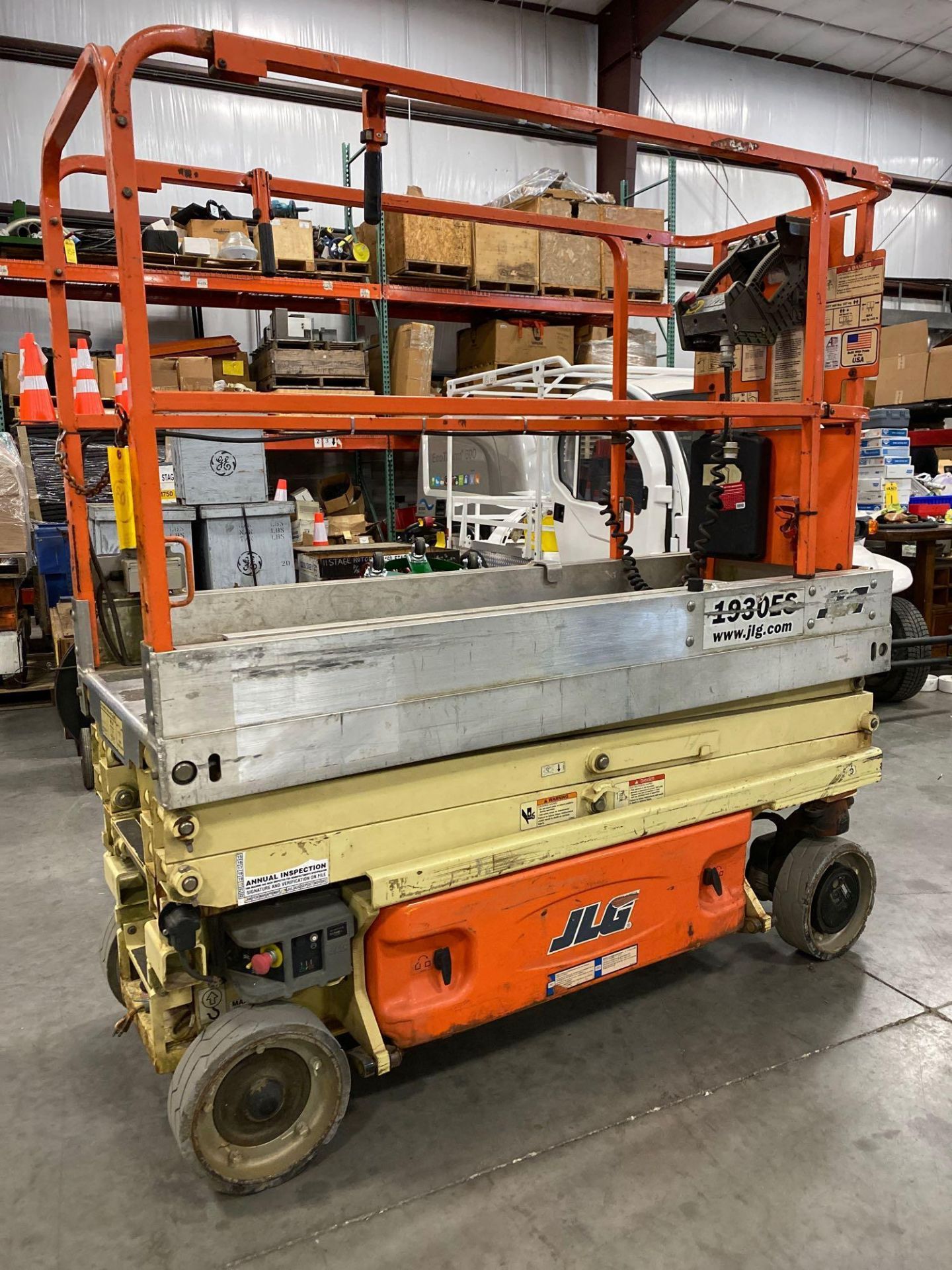 2014 JLG 1930ES ELECTRIC SELF PROPELLED SCISSOR LOFT, 19' PLATFORM HEIGHT, EXTENDABLE WORK PLATFORM,