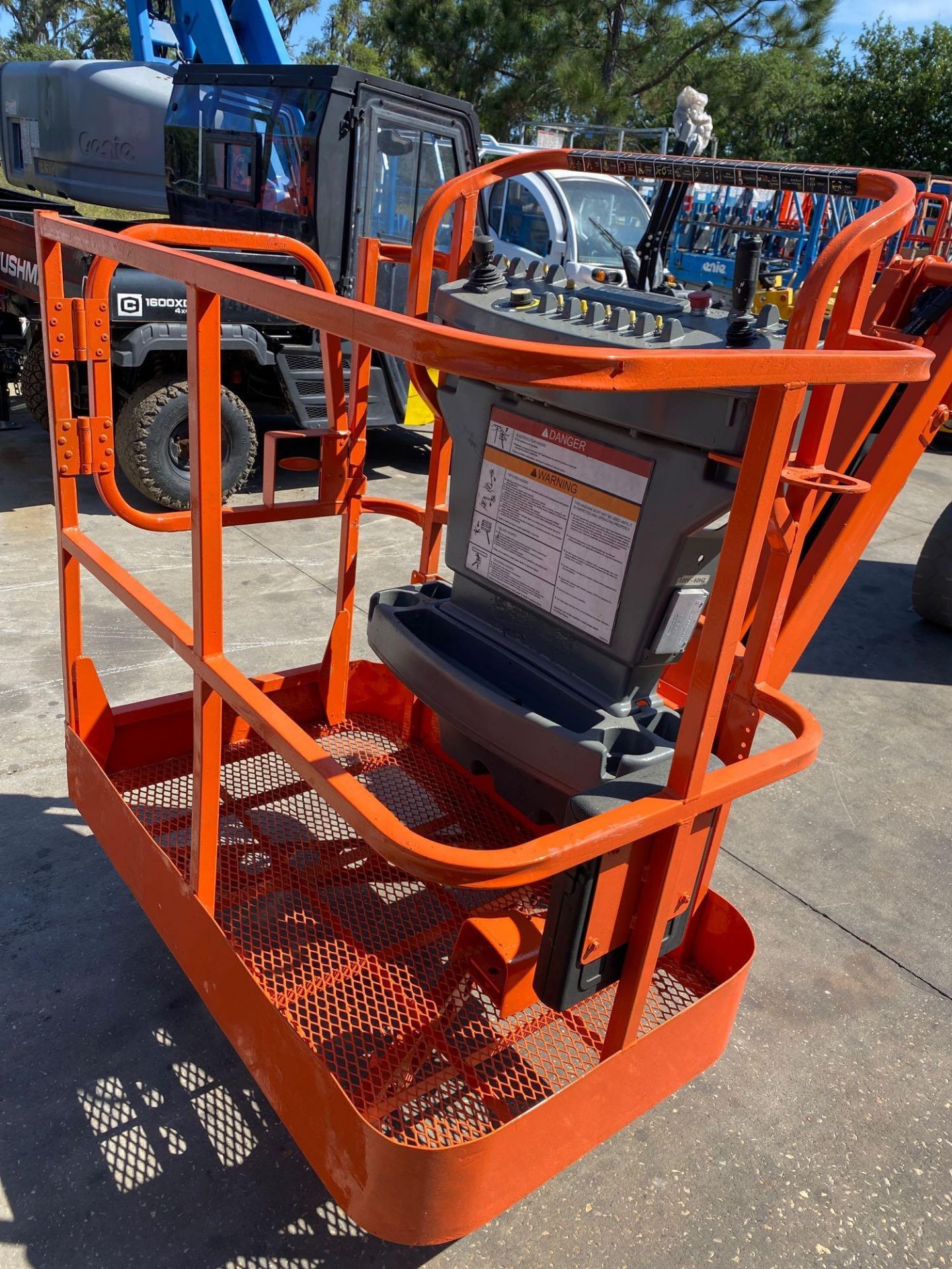 JLG E300JP ELECTRIC ARTICULATING MAN LIFT, NON MARKING TIRES, BUILT IN BATTERY CHARGER, 1,247 HR - Image 23 of 30