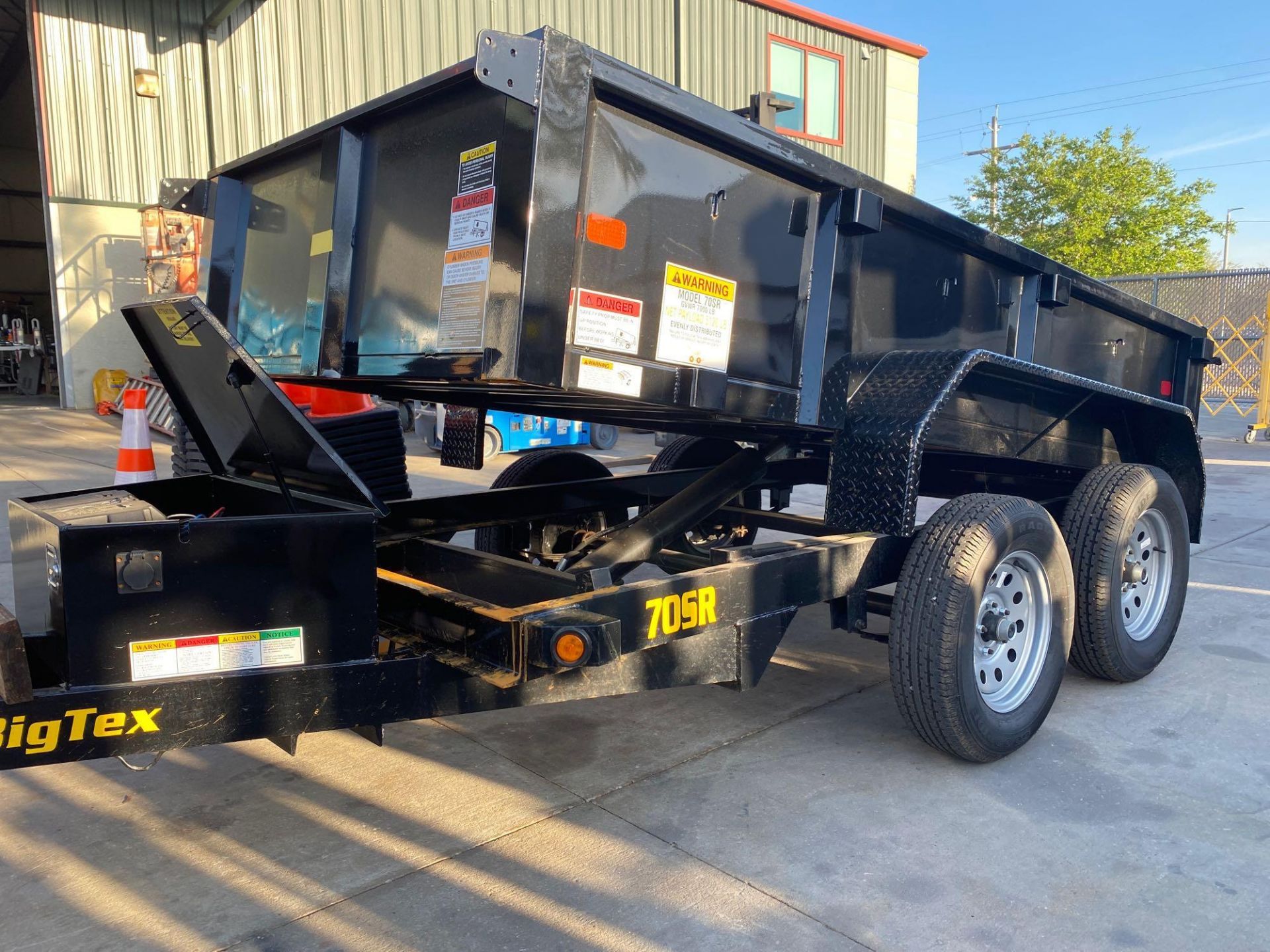 2019 BIGTEX 70SR DUMP TRAILER, DUAL AXLE, REMOTE CONTROL DUMP BED - Image 11 of 11