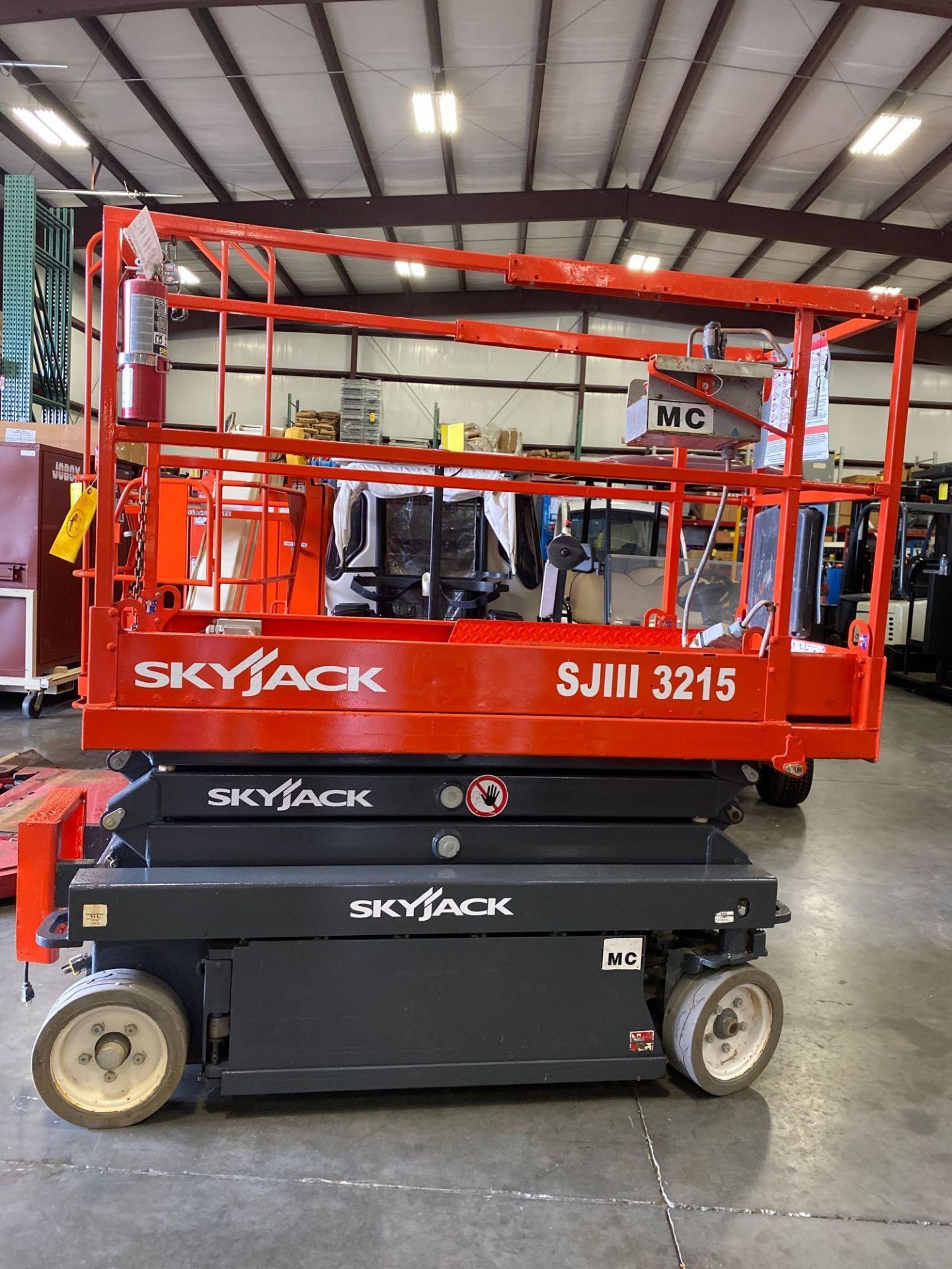 2015 SKYJACK SJIII-3215 ELECTRIC SCISSOR LIFT, SELF PROPELLED, BUILT IN BATTERY CHARGER, 15' PLATFOR - Image 7 of 11