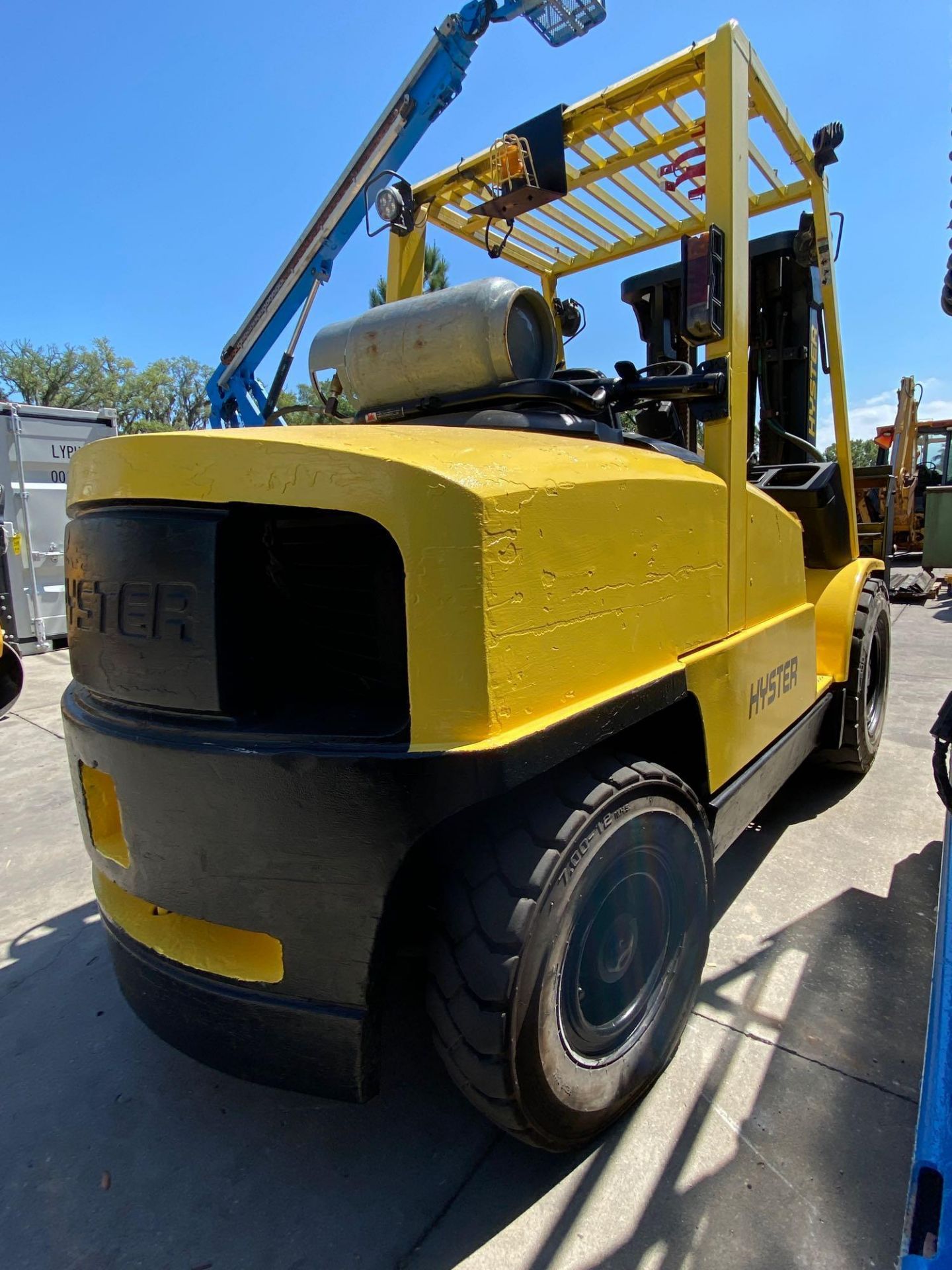 HYSTER 110XM FORKLIFT, LP POWERED, APPROX 11,000LB CAPACITY, TILT, SIDESHIFT, NOISE COMING FROM STAR - Image 4 of 8