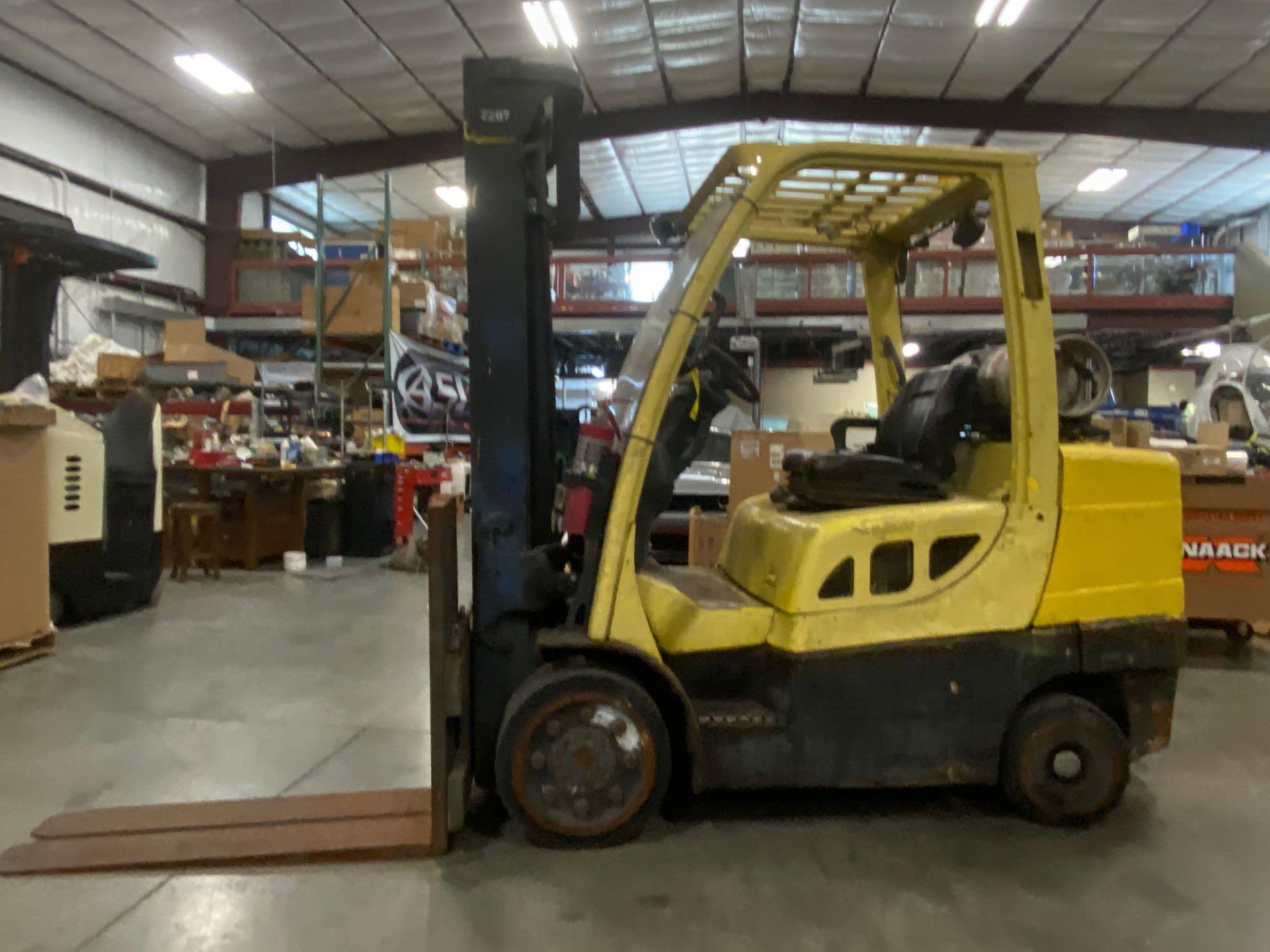 HYSTER S60FT LP FORKLIFT, APPROX 6,000 LB CAPACITY, TILT, ROUGH CONDITION, TANK NOT INCLUDED, RUNS A