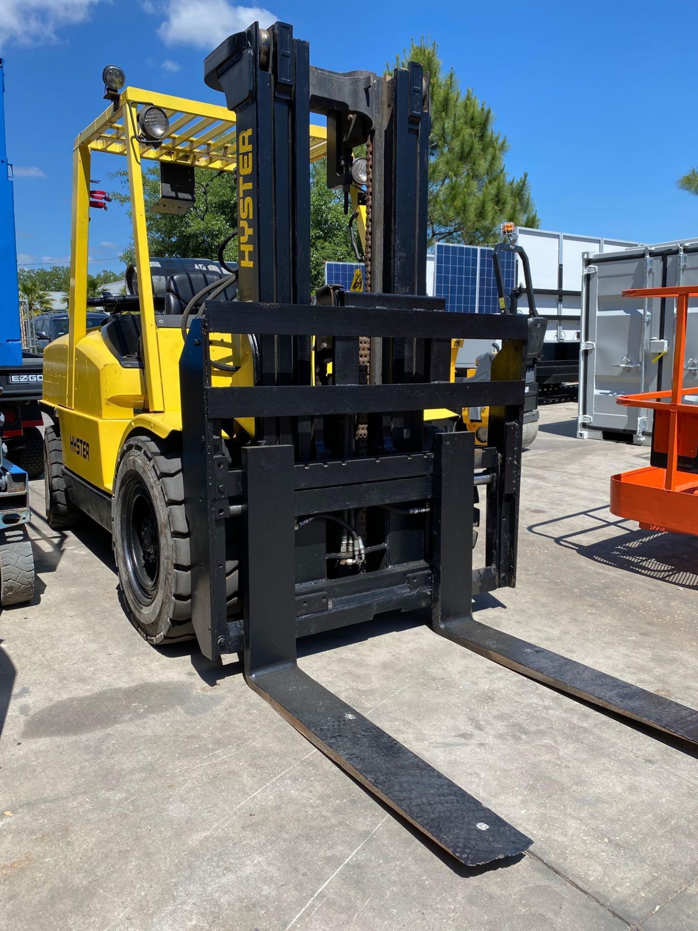 HYSTER 110XM FORKLIFT, LP POWERED, APPROX 11,000LB CAPACITY, TILT, SIDESHIFT, NOISE COMING FROM STAR - Image 5 of 8