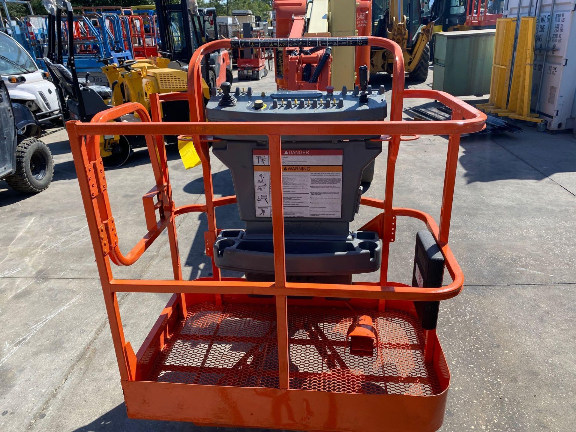 JLG E300JP ELECTRIC ARTICULATING MAN LIFT, NON MARKING TIRES, BUILT IN BATTERY CHARGER, 1,247 HR - Image 22 of 30