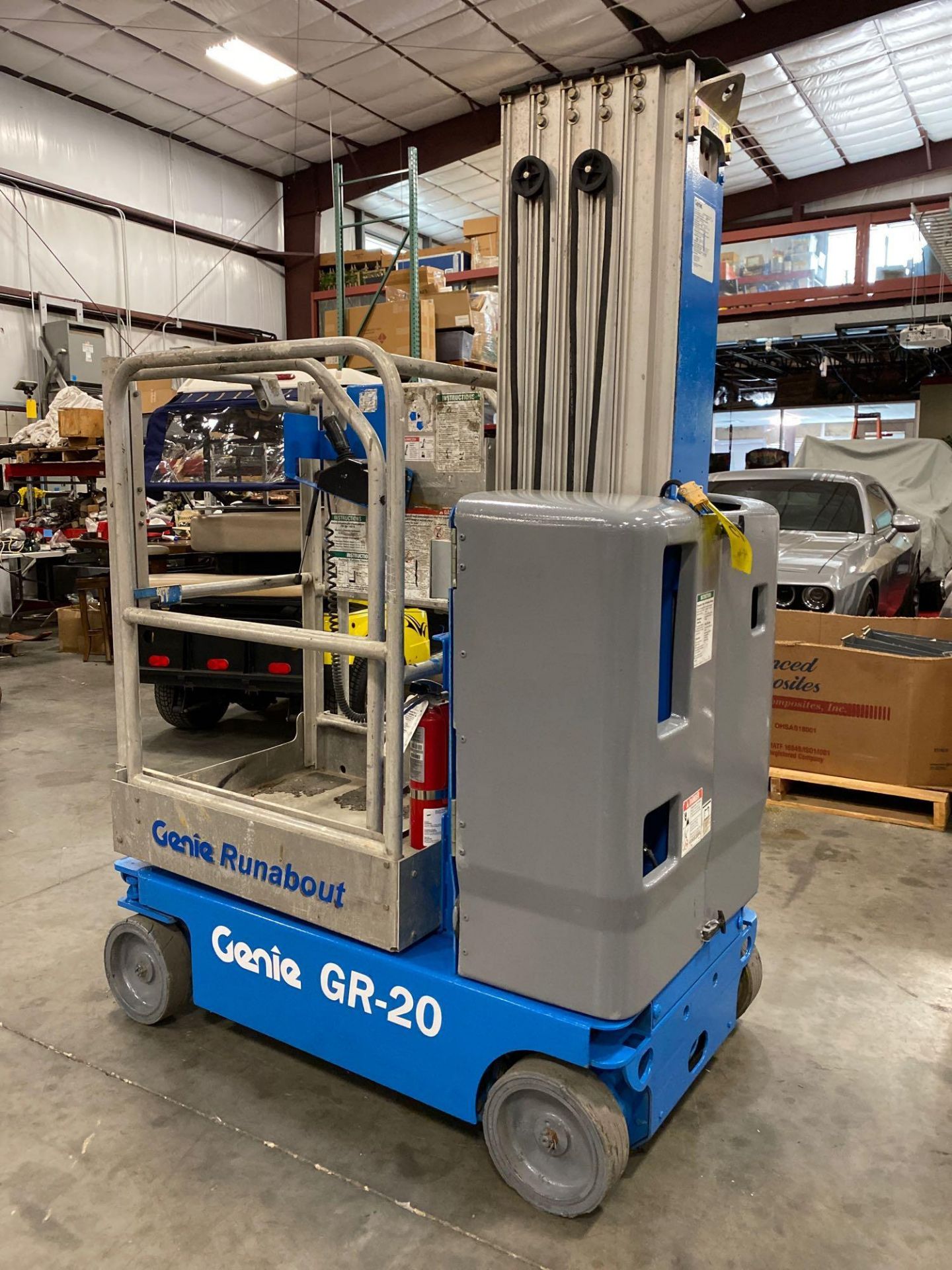 2014 GENIE GR-20 ELECTRIC MAN LIFT, 20' PLATFORM HEIGHT, SELF PROPELLED, BUILT IN BATTERY CHARGER, 2