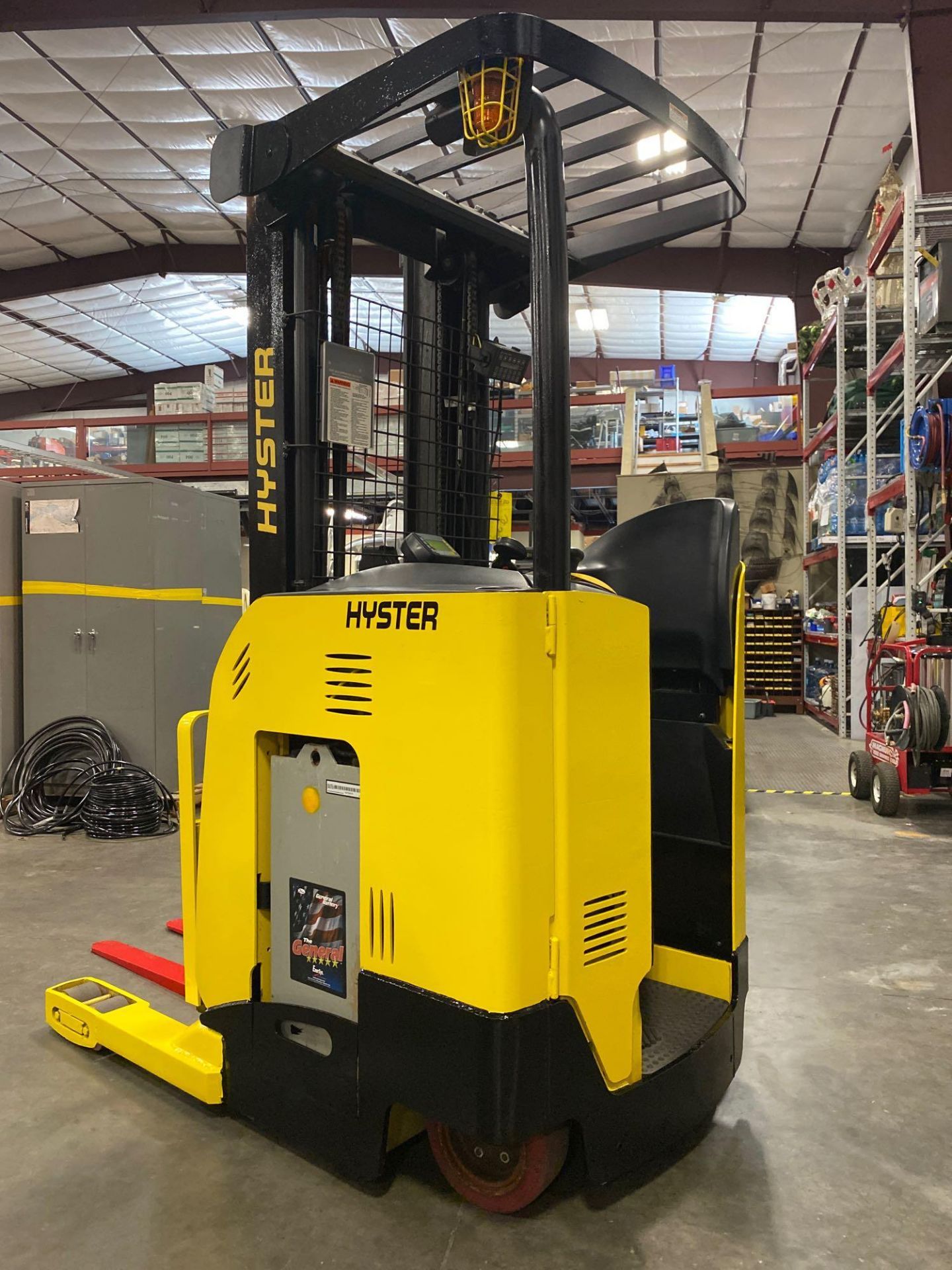 2011 HYSTER N35ZR-14.5 ELECTRIC REACH TRUCK, 3,500 LB CAPACITY, 36V, 212" HEIGHT CAP, ADJUSTABLE BAC - Image 5 of 9