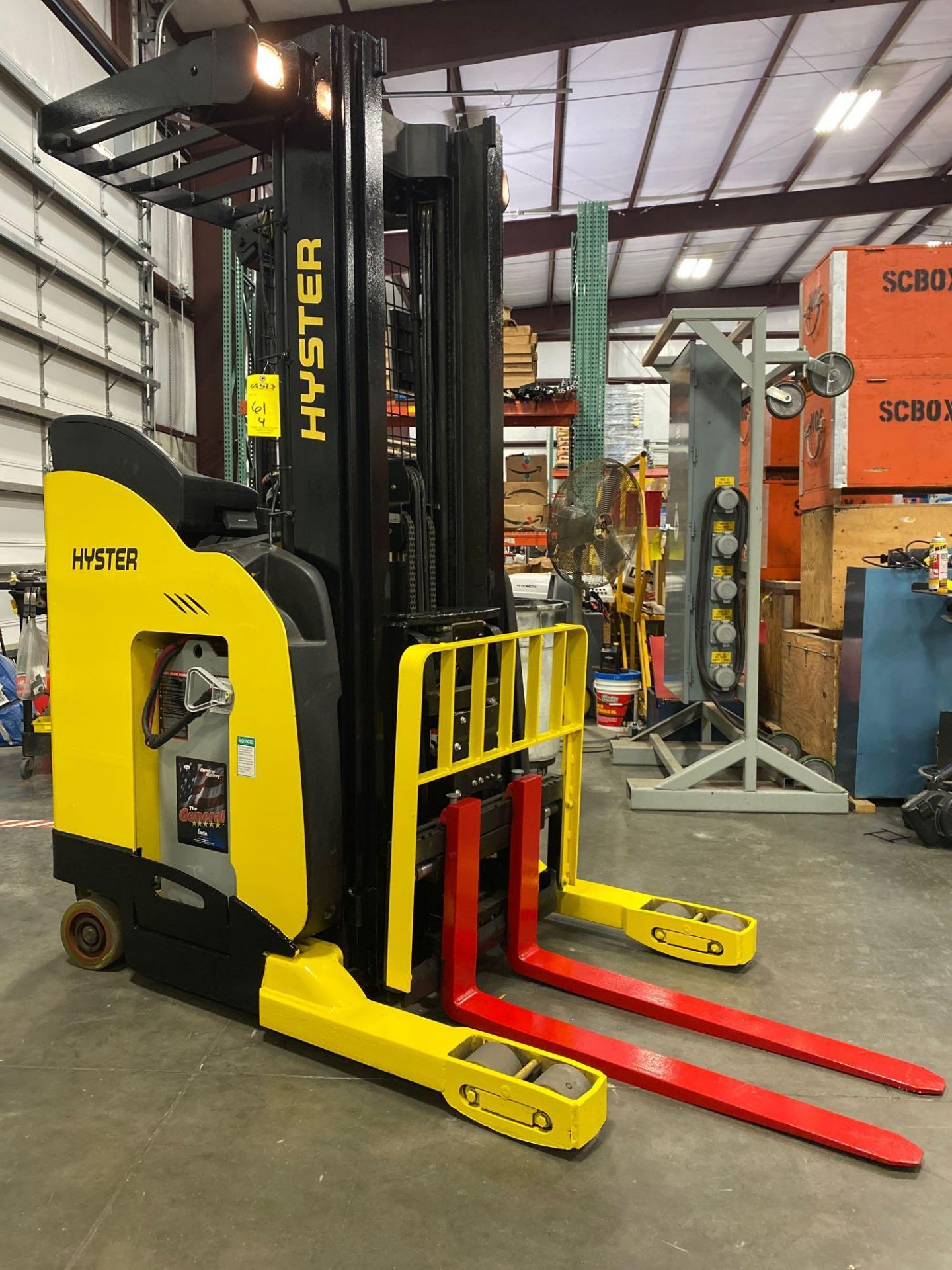 2011 HYSTER N35ZR-14.5 ELECTRIC REACH TRUCK, 3,500 LB CAPACITY, 36V, 212" HEIGHT CAP, ADJUSTABLE BAC - Image 2 of 9