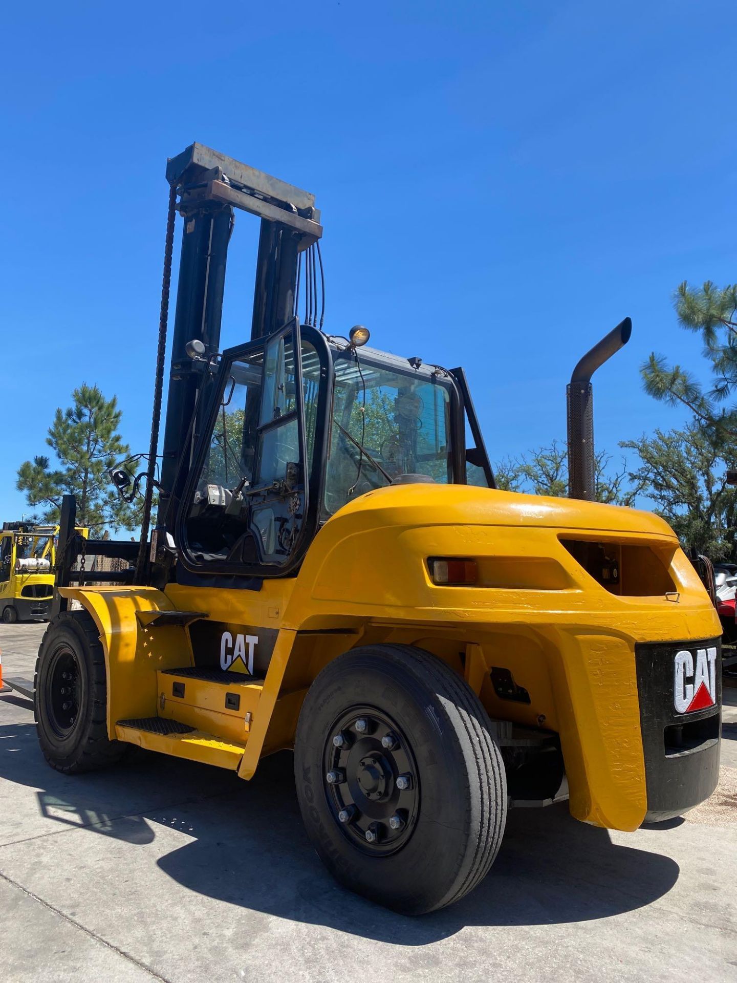 2008 CAT P30000 DIESEL FORKLIFT, 30,000 LB CAPACITY, TILT, SIDE SHIFT, HYDRAULIC FORK POSITIONING, D - Image 7 of 14