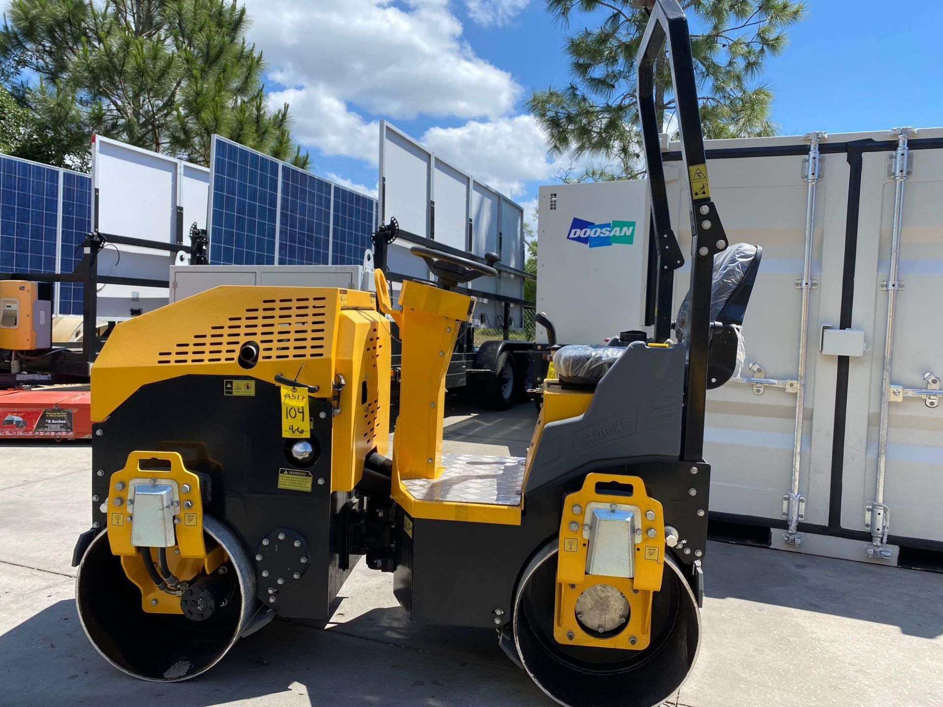 2019 STORKIE ROLLER, DOUBLE DRUM, GAS ENGINE, ELECTRIC START, WATER SYSTEM, RUNS AND OPERATES - Image 2 of 8