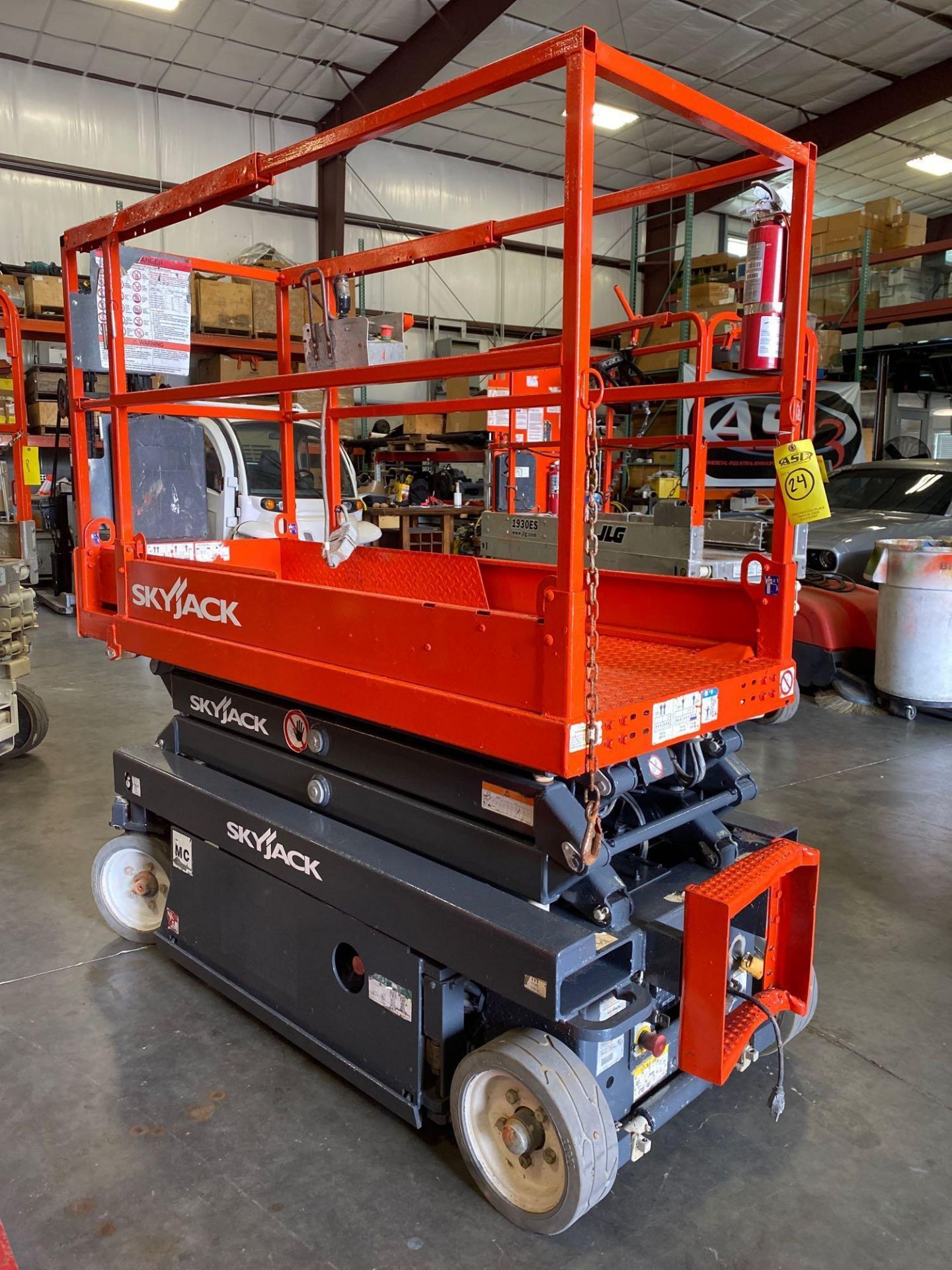 2015 SKYJACK SJIII-3215 ELECTRIC SCISSOR LIFT, SELF PROPELLED, BUILT IN BATTERY CHARGER, 15' PLATFOR - Image 2 of 11