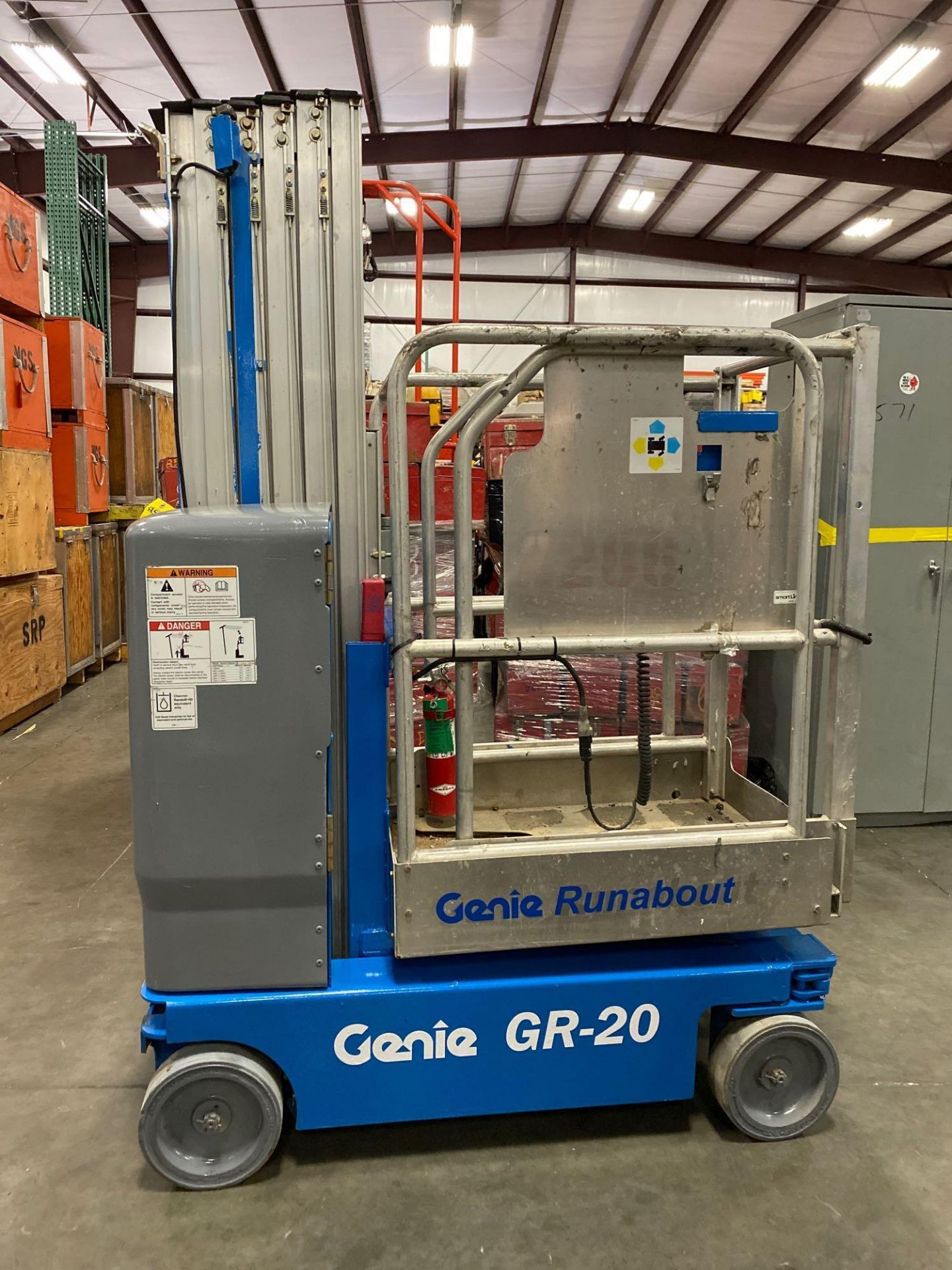 2016 GENIE GR-20 ELECTRIC MAN LIFT, 20' PLATFORM HEIGHT, SELF PROPELLED, BUILT IN BATTERY CHARGER, 1 - Image 2 of 7